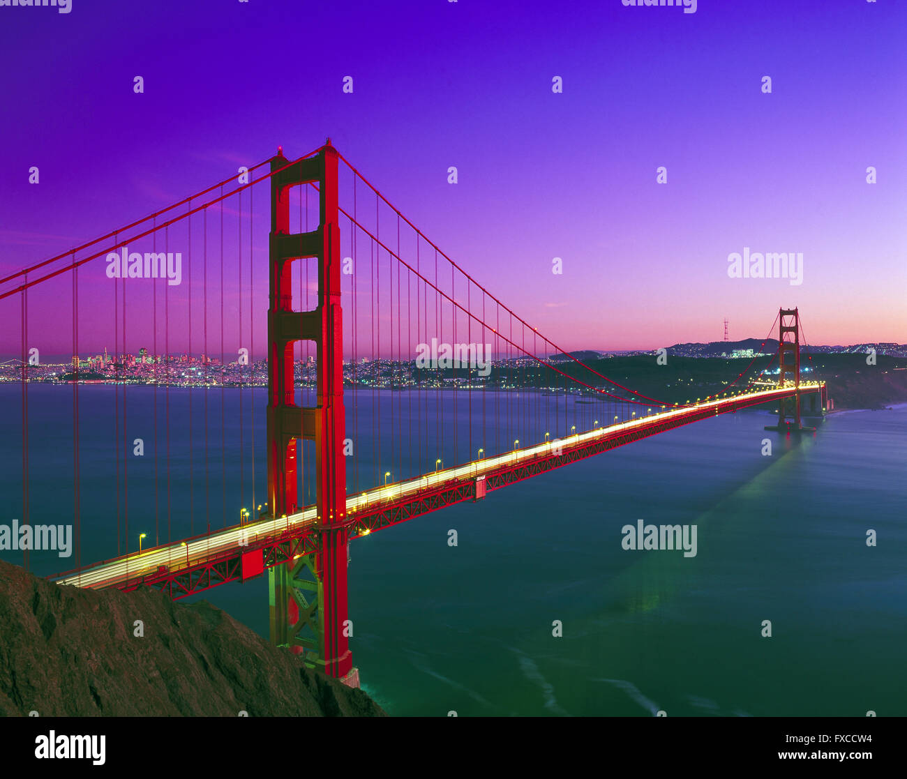 Golden Gate Bridge et San Francisco, au crépuscule, en Californie, USA. Banque D'Images