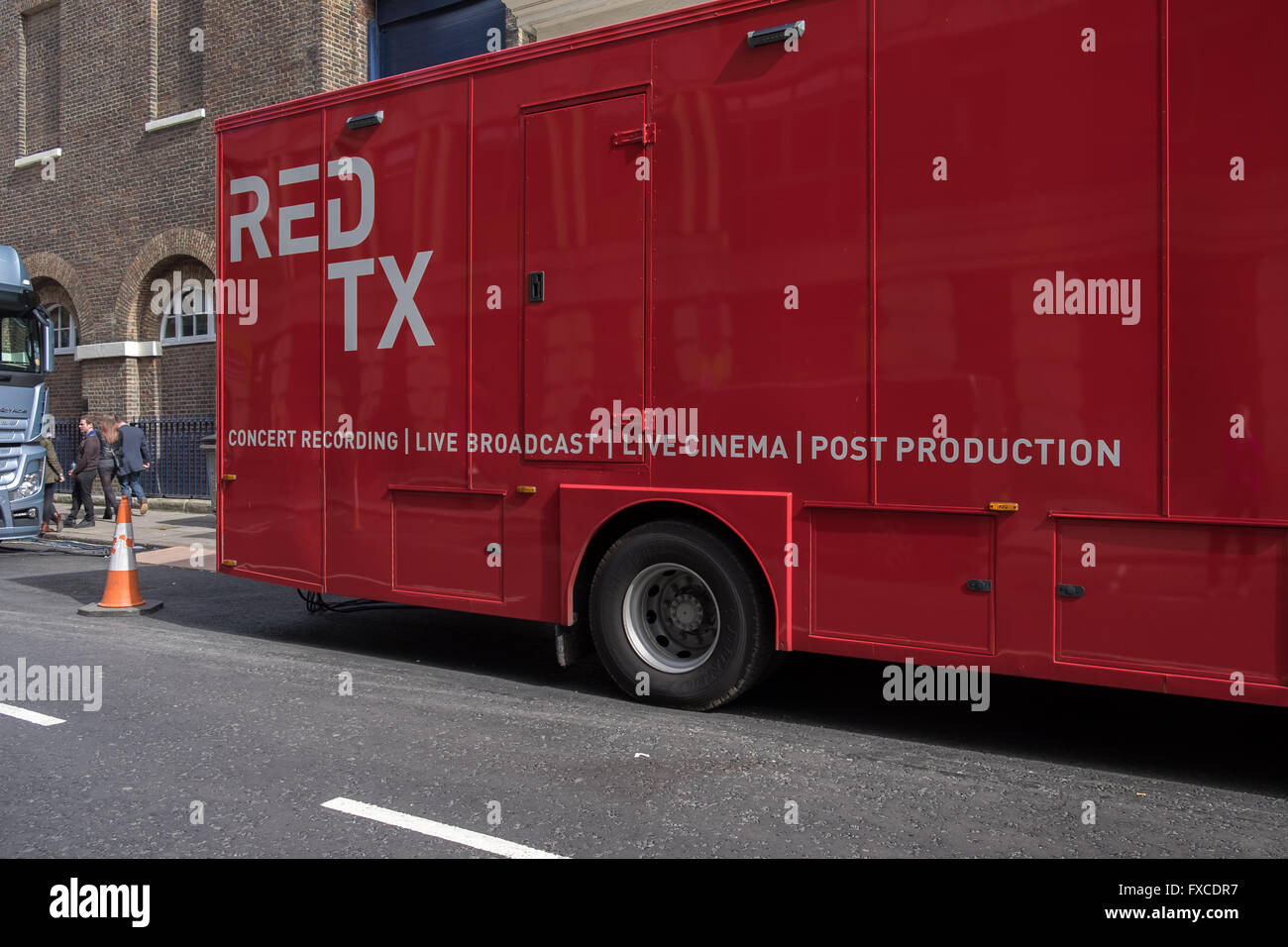 TX rouge de l'unité de production vidéo du film sur l'emplacement au centre de Londres Banque D'Images
