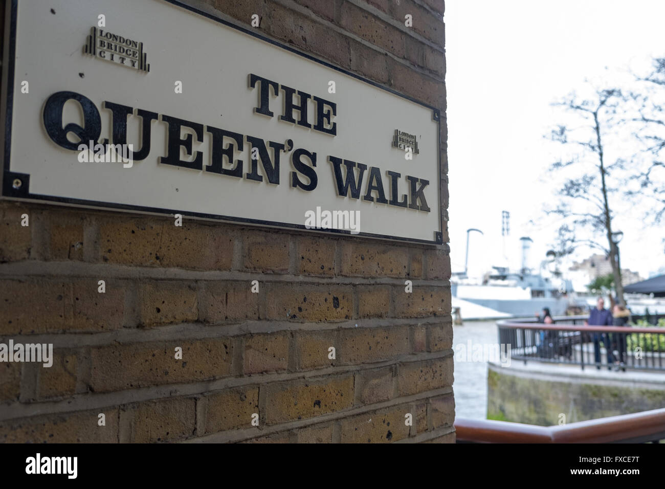 Inscrivez-vous pour le Queen's Walk, London, UK Banque D'Images