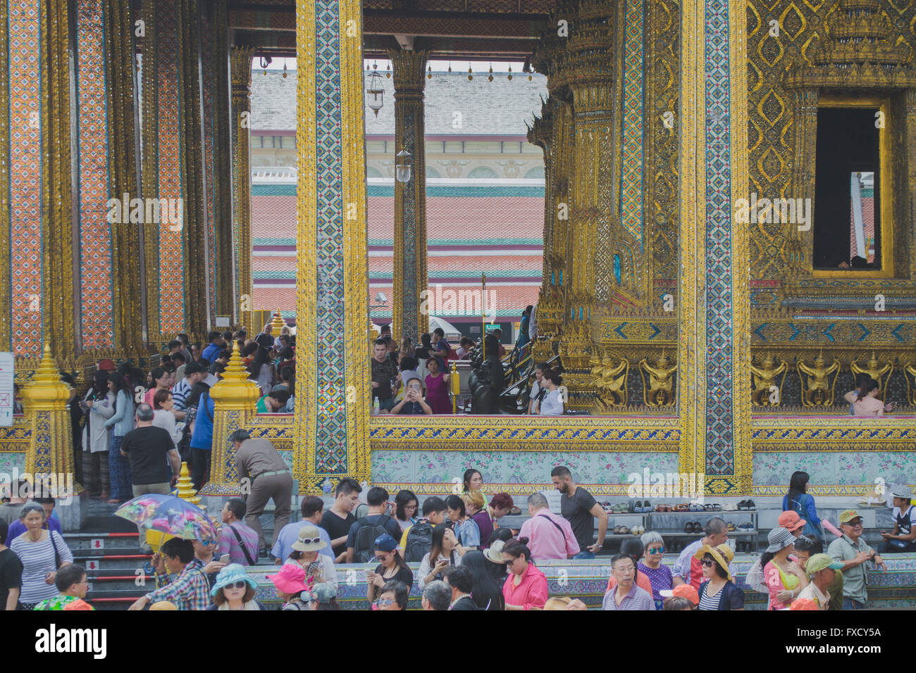 Lors d'une tourisme Thaïlande Wat Temple. Mont d'or de Bouddha d'Emeraude. Banque D'Images