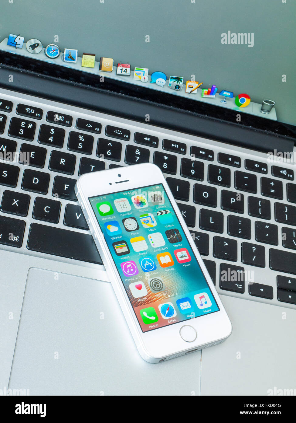 SE sur l'Iphone Apple Macbook Pro Banque D'Images