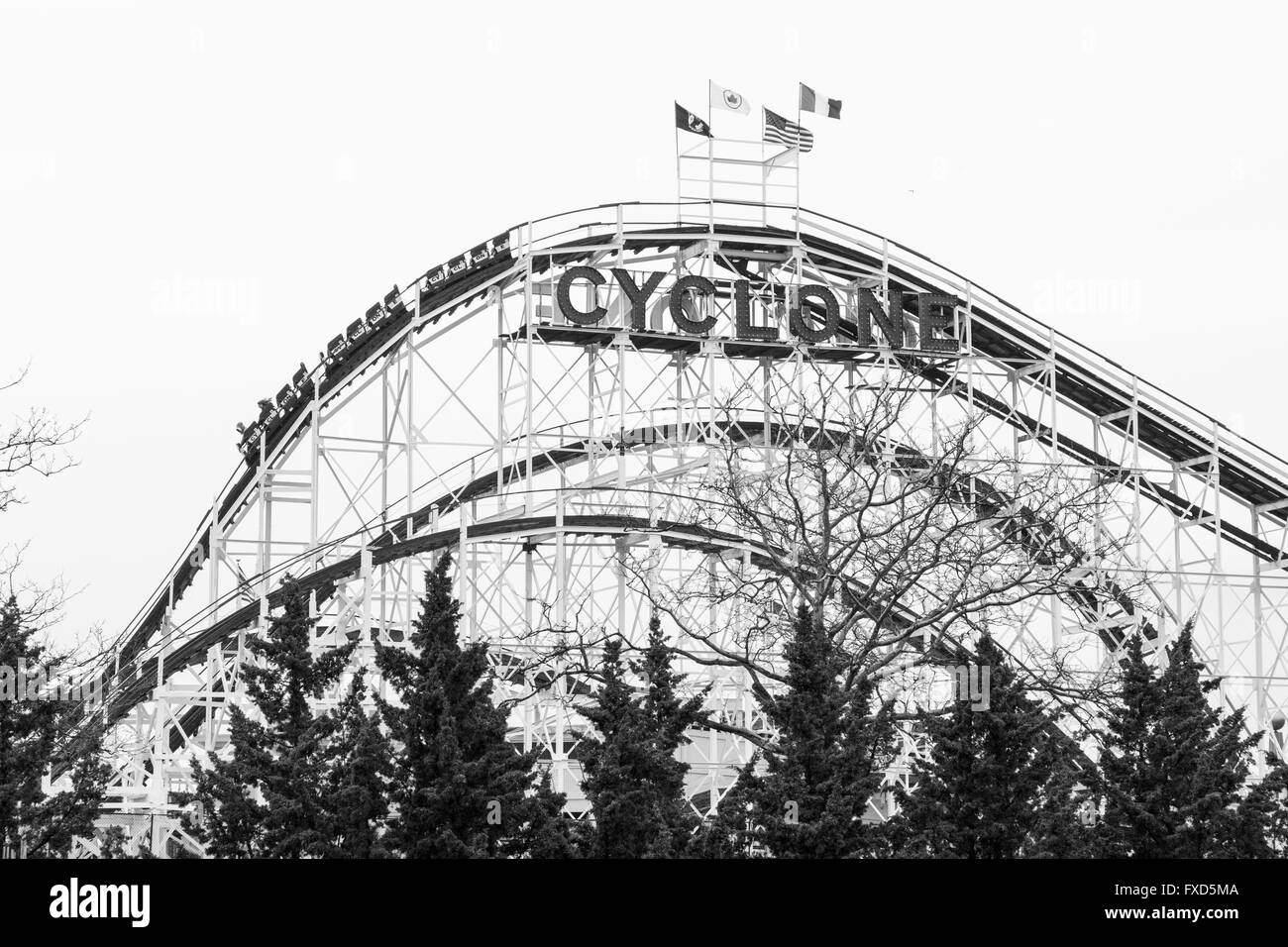 Le cyclone roller coaster, Coney Island, Brooklyn, New York City, États-Unis d'Amérique. Banque D'Images