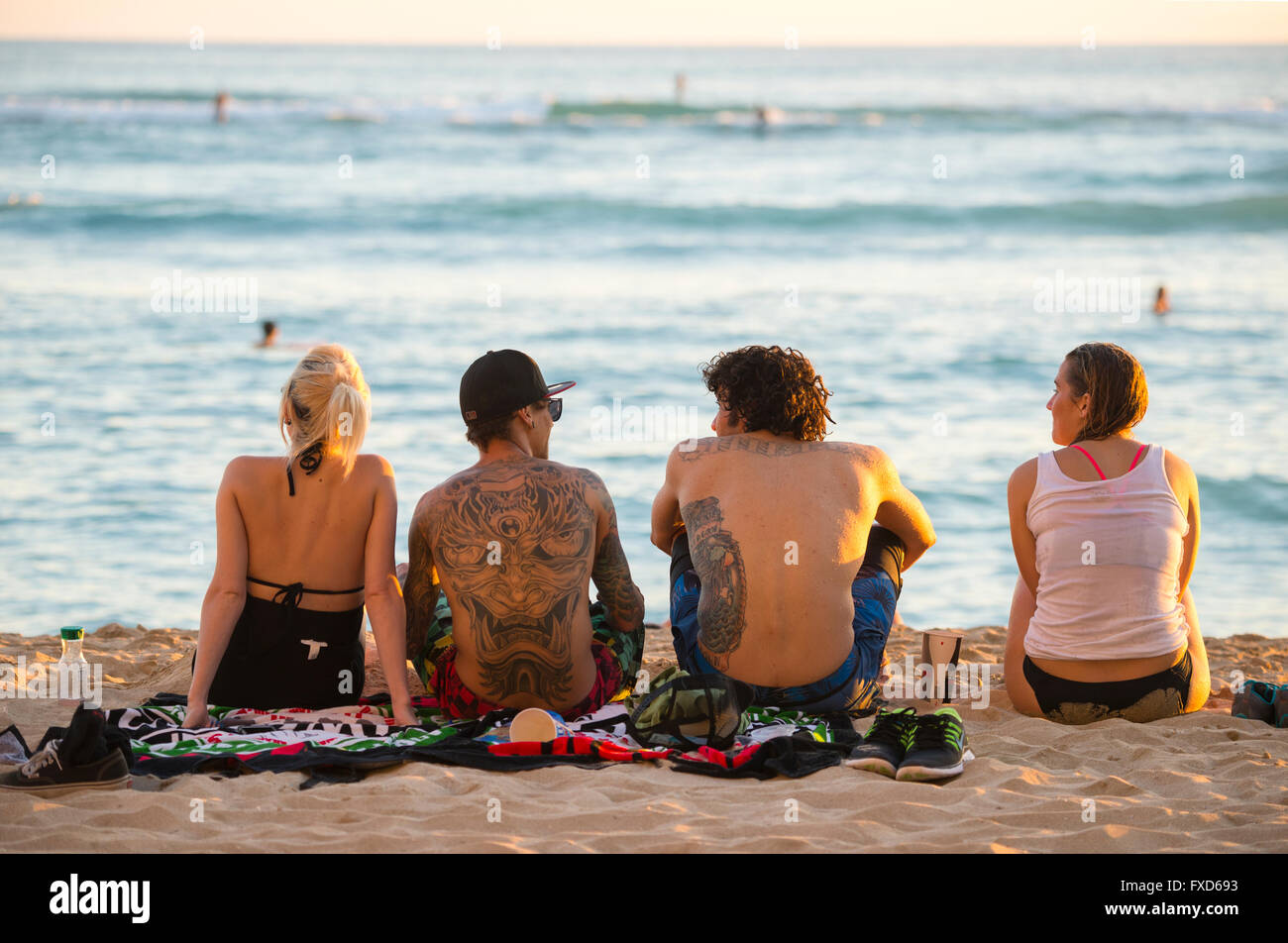 USA, Hawaii, Oahu, Honolulu, Waikiki, les gens on beach Banque D'Images