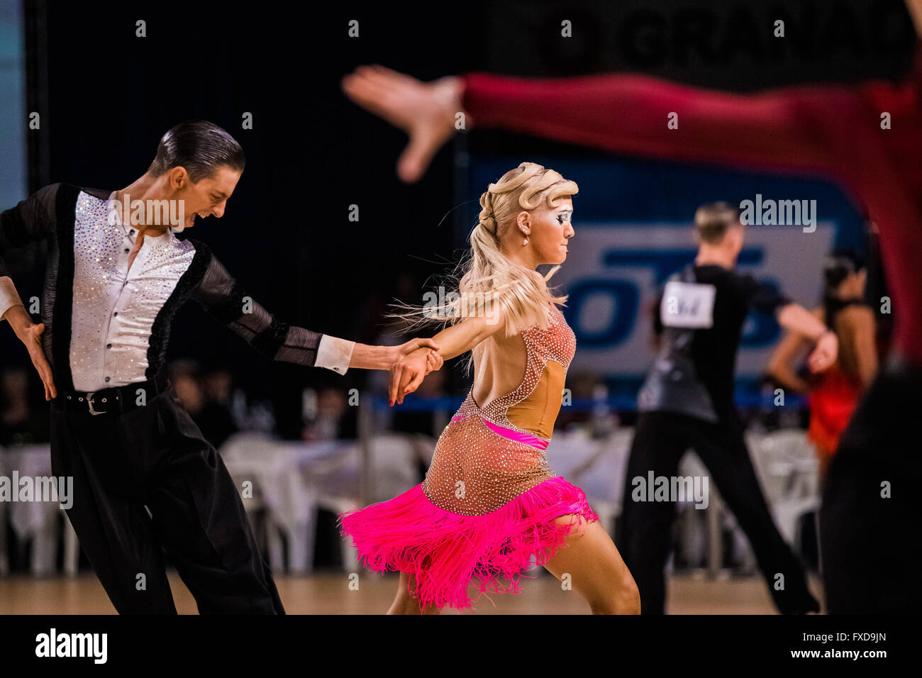 Chelyabinsk, Russie - 10 Avril 2016 : paire de danseurs professionnels performance à la danse de salon Banque D'Images