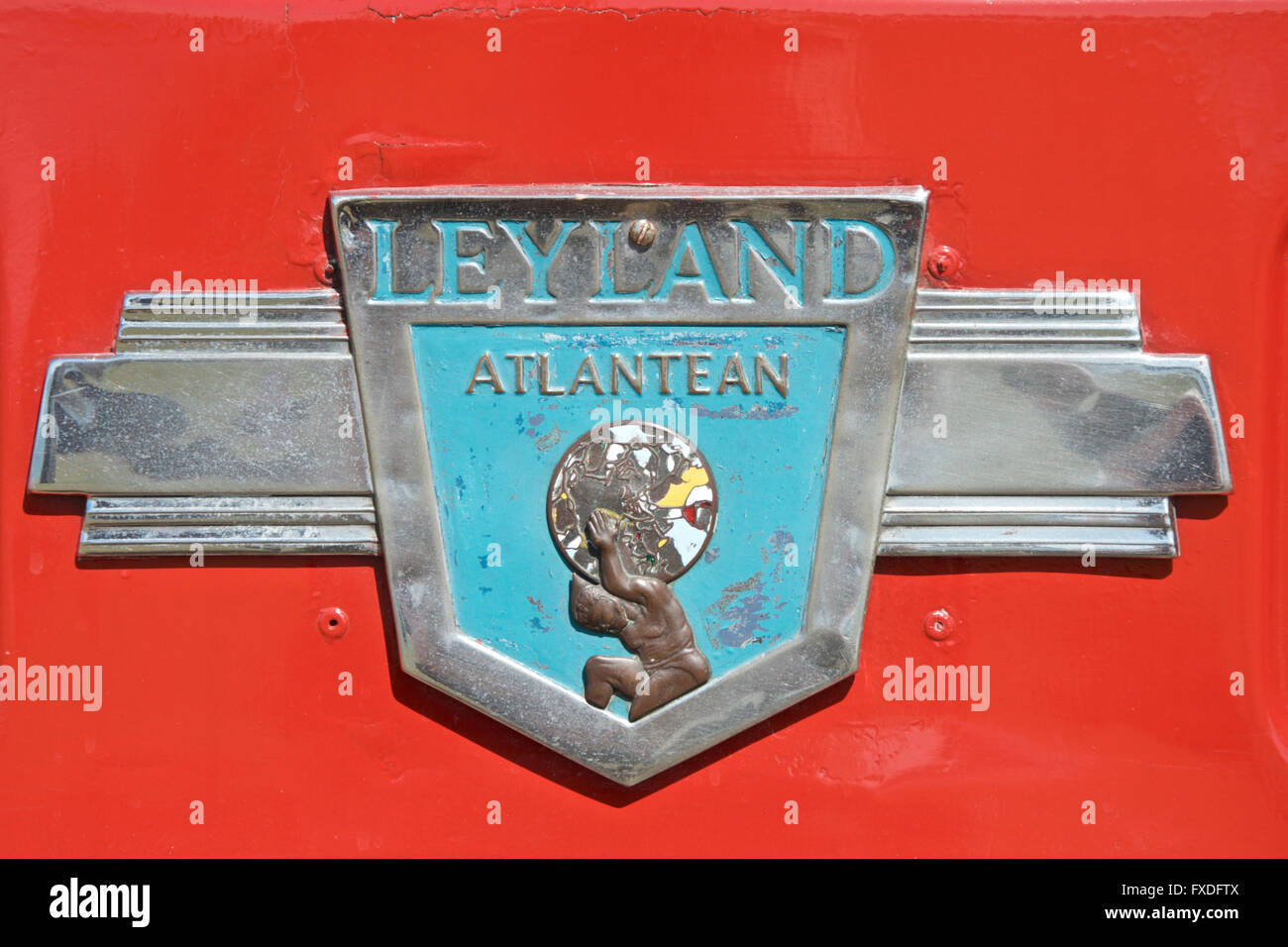 Leyland Atlantean badge sur un bâtiment rénové de Plymouth City Transport bus en service en 1960. Banque D'Images