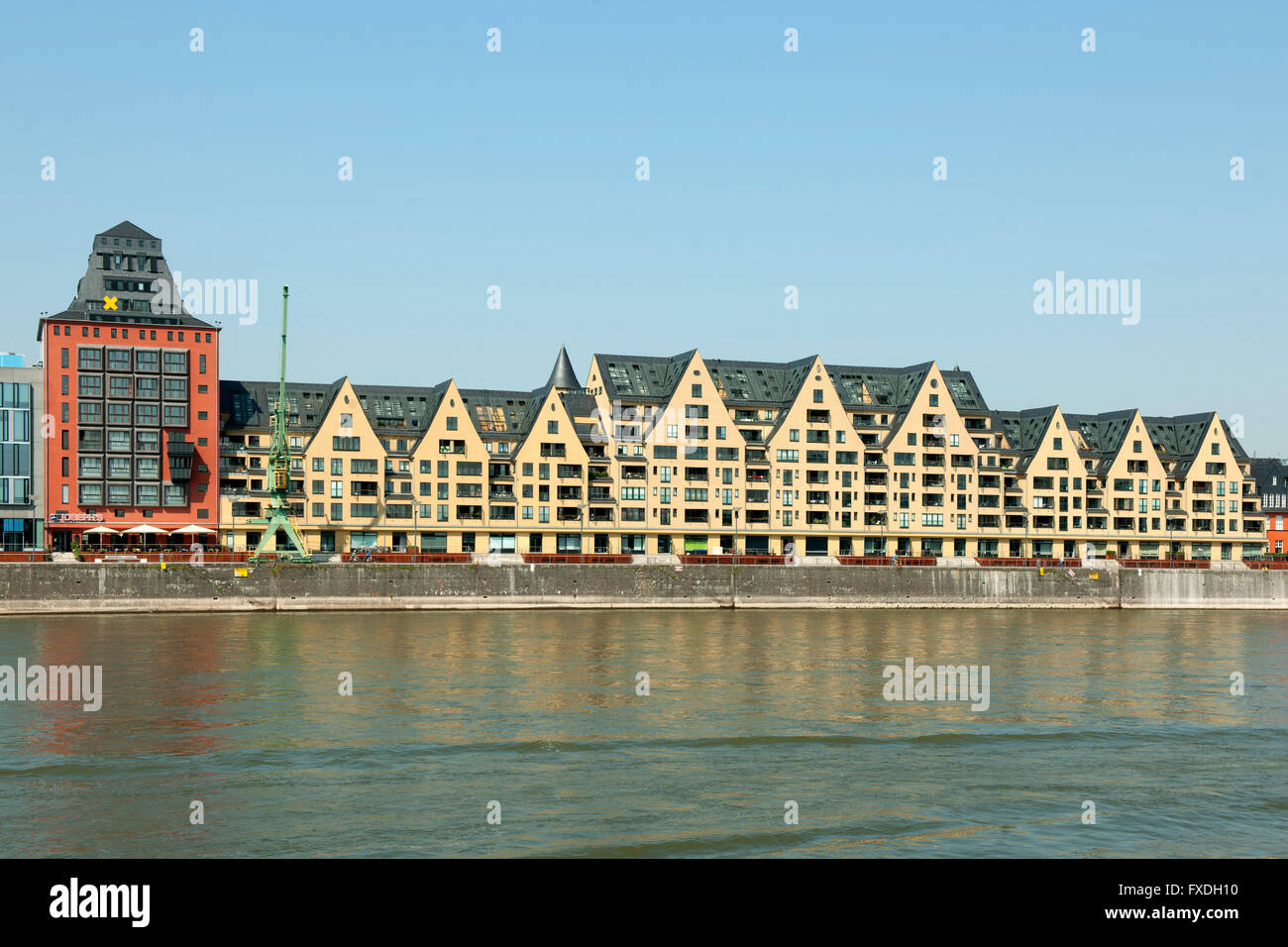 Deutschland, Nordrhein-Westfalen, Köln, Rheinauhafen, die alten Speichergebäude wurden renoviert. Banque D'Images