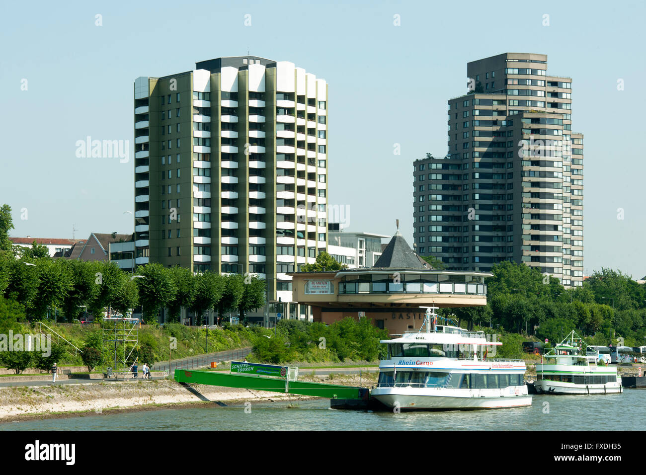 Deutschland, Nordrhein-Westfalen, Köln, Konrad-Adenauer-Ufer, Wohn- und Bürohaus An der Münze', Restaurant Bastei und Wohnhaus Banque D'Images