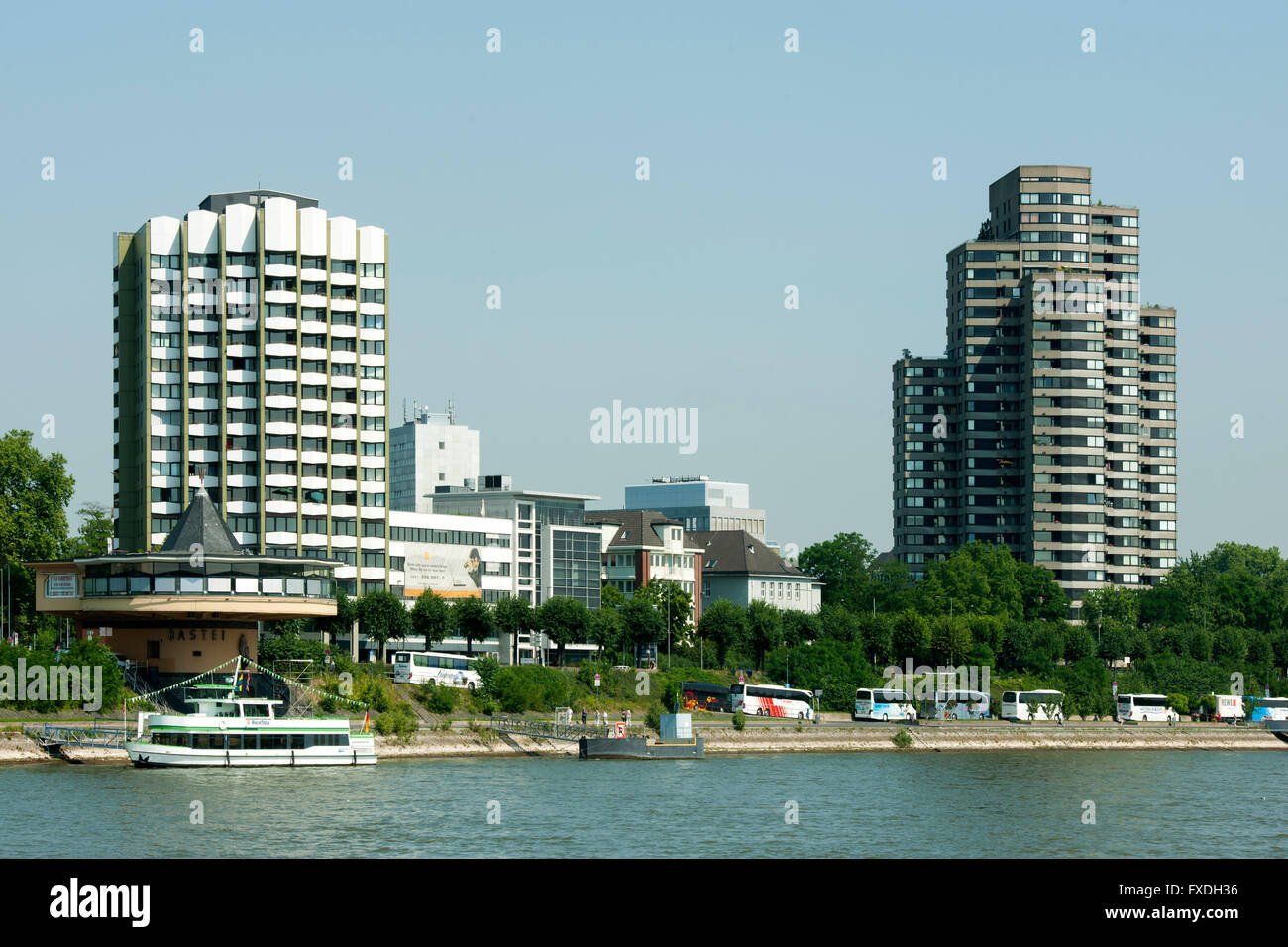 Deutschland, Nordrhein-Westfalen, Köln, Konrad-Adenauer-Ufer, Wohn- und Bürohaus An der Münze', Restaurant Bastei und Wohnhaus Banque D'Images