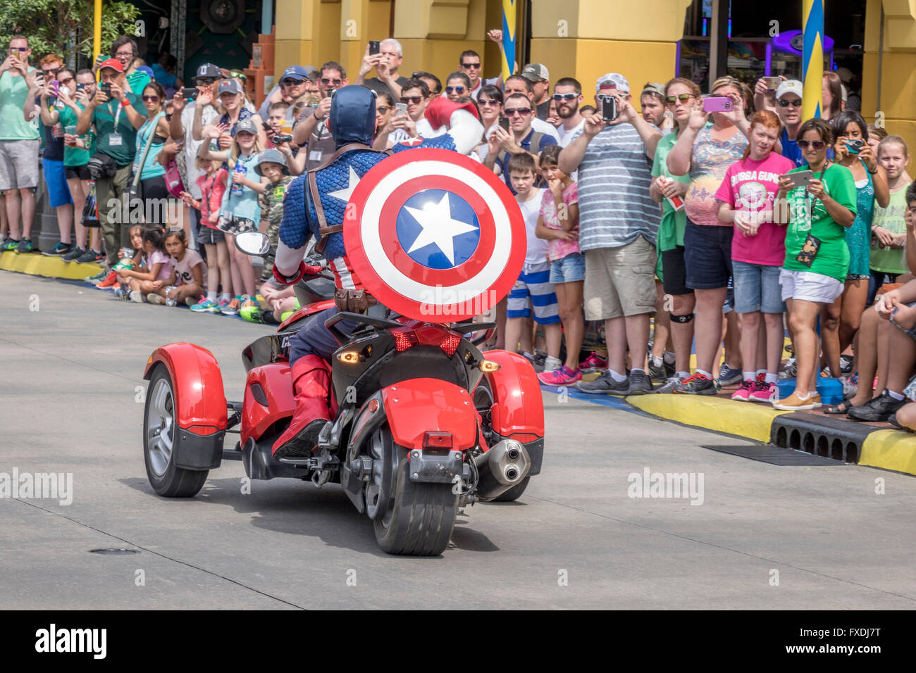 Captain America arrivant à la Marvel Super Hero Island à Universal Studios Florida pour un autographe Signature Banque D'Images