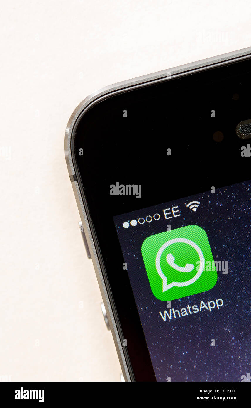 WhatsApp App sur un téléphone mobile Banque D'Images