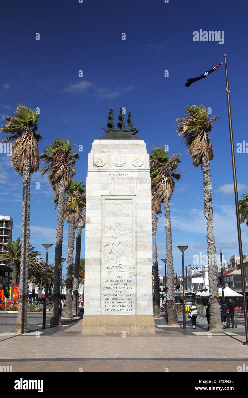 Monument commémorant les premiers colons sur Moseley Square, Glenelg, Adelaide, Australie du Sud, Australie. Banque D'Images
