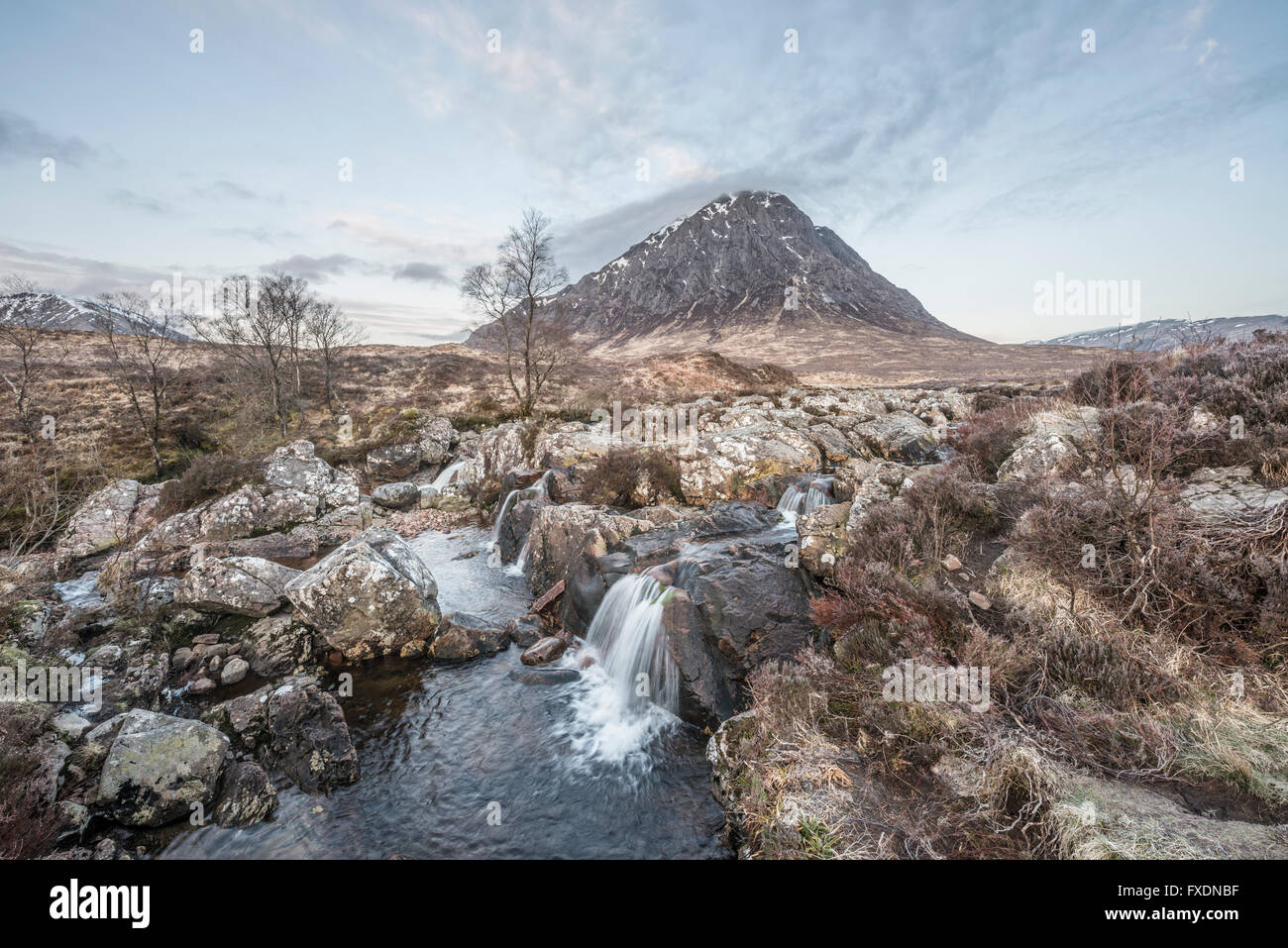 Buachaille Etive Mor et la rivière Coupall Banque D'Images