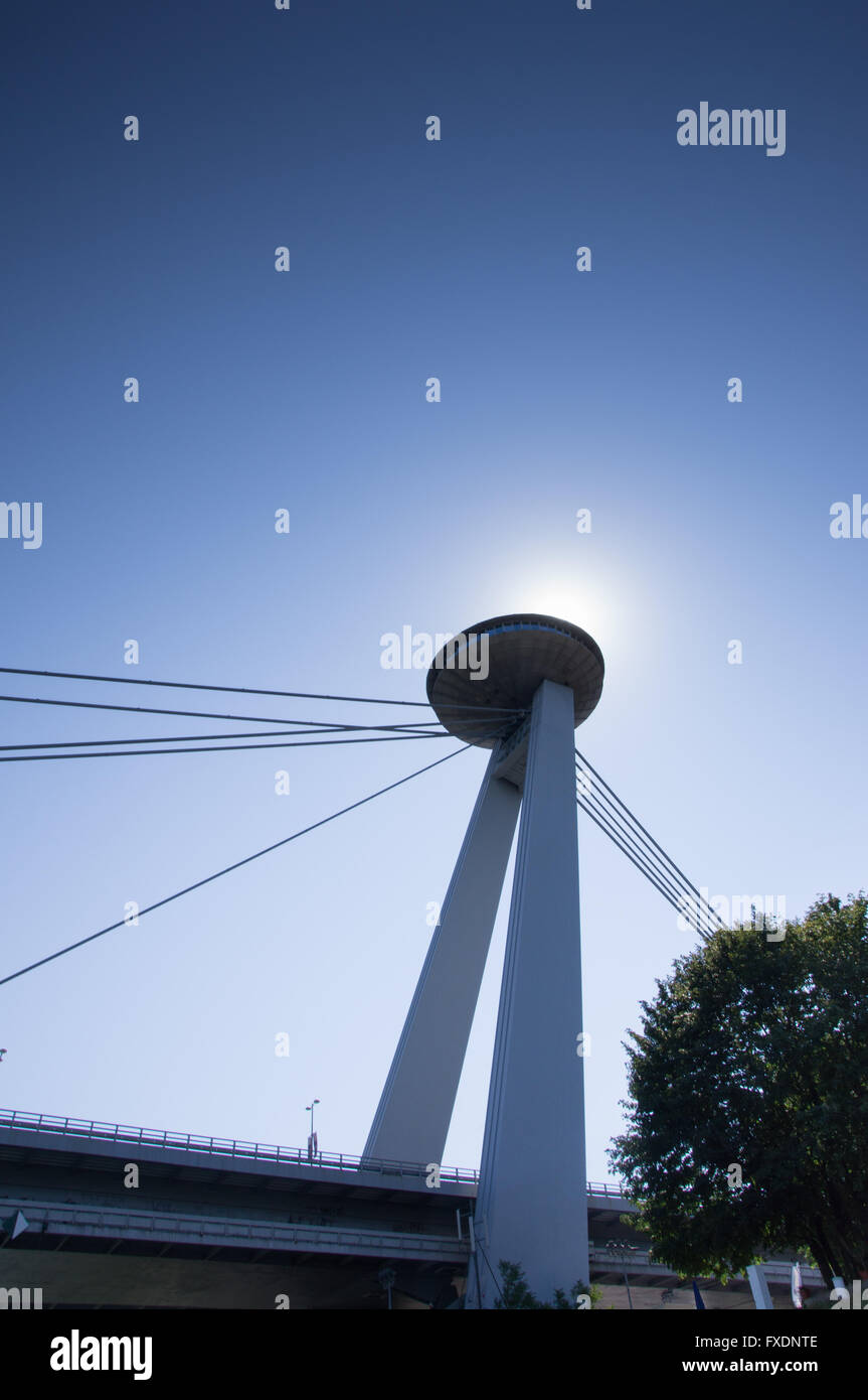 Pont d'OVNIS contre la lumière Banque D'Images