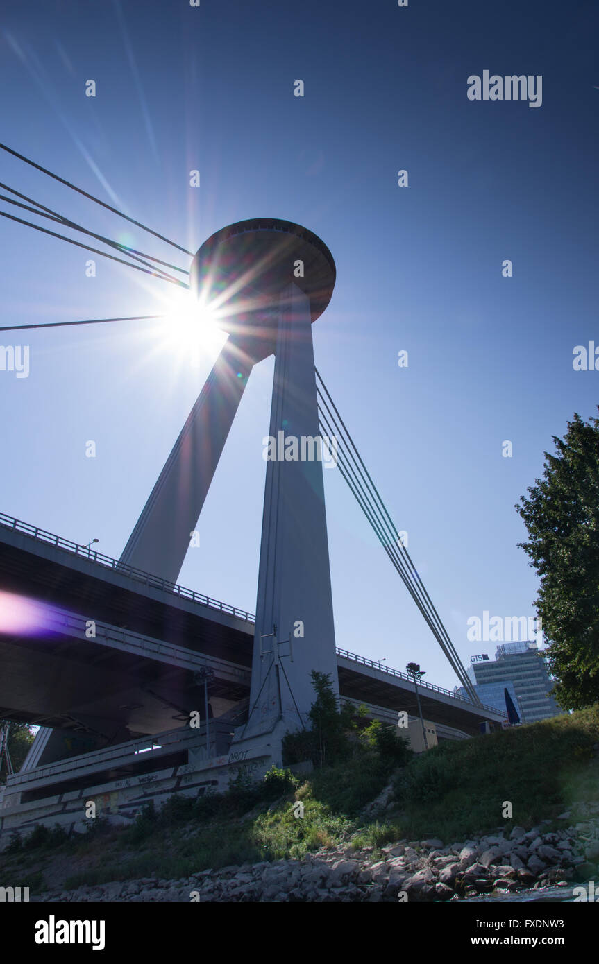Pont d'OVNIS contre la lumière Banque D'Images