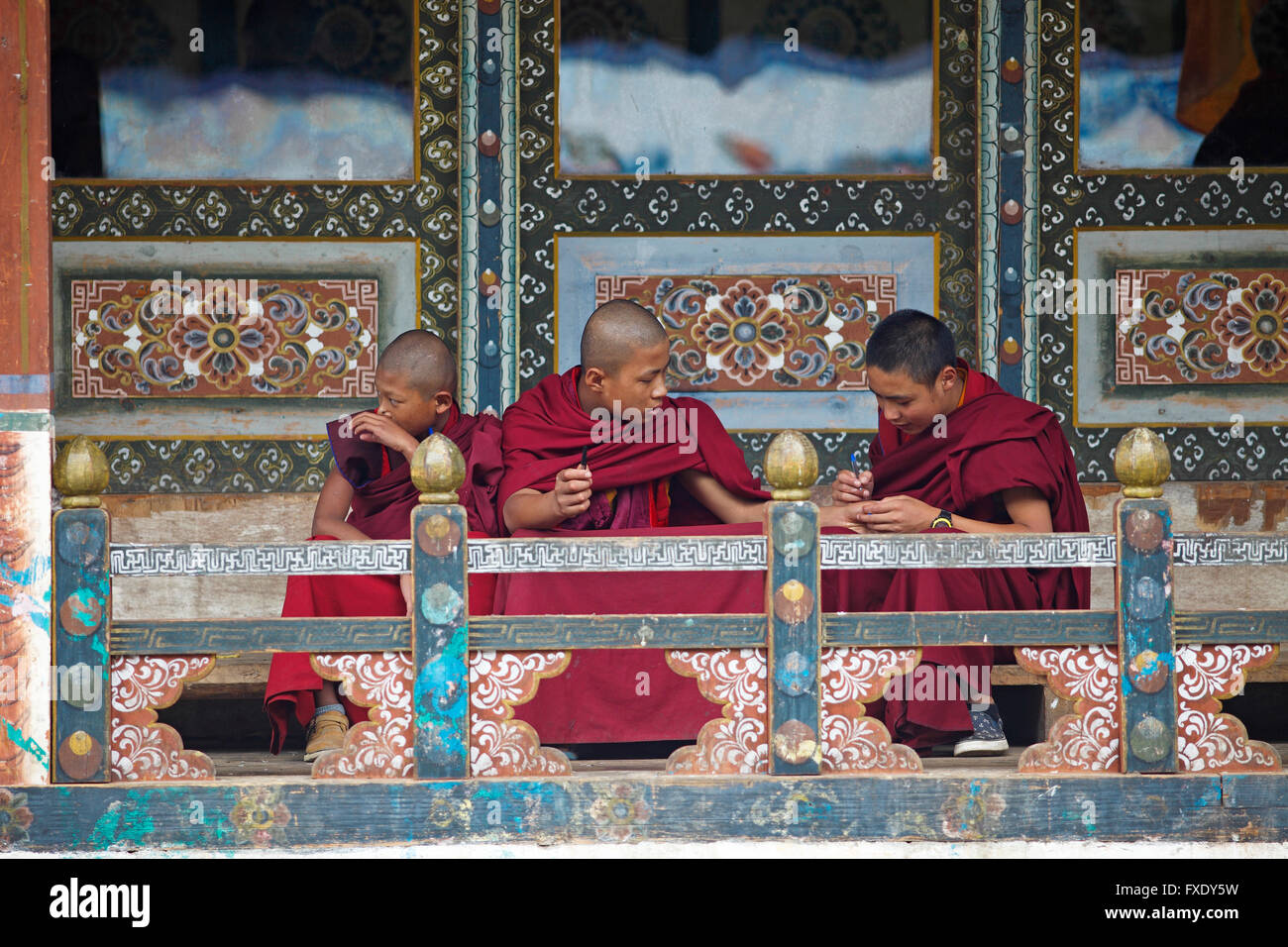 Des moines au monastère, Tamzhing Jakar, vallée de Bumthang, Bhoutan Banque D'Images