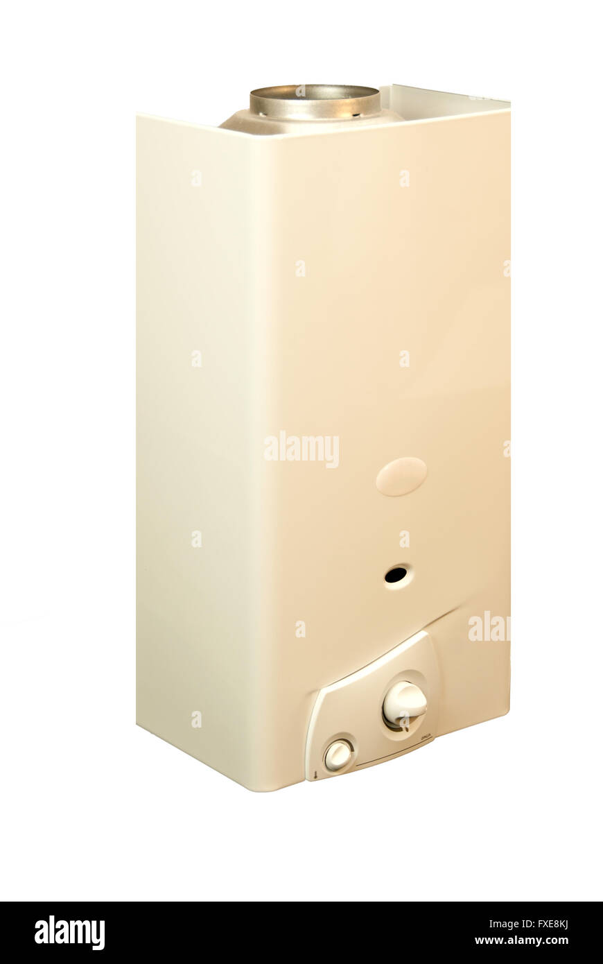 Gros plan d'un appareil de chauffage de l'eau dans un système domestique moderne. Concept d'approvisionnement en eau chaude, efficacité énergétique, technologie de chaudière, et soutenir Banque D'Images