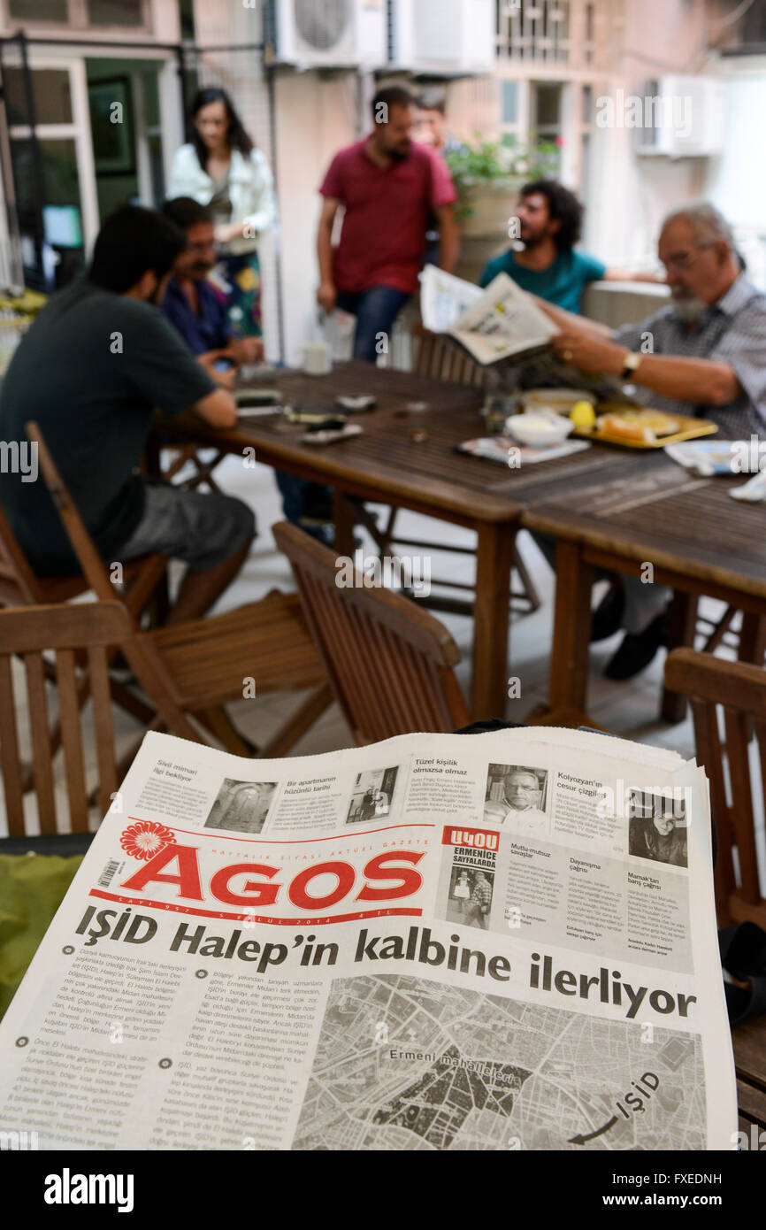 Turquie Istanbul, l'édition de bureau bilingue hebdomadaire turc arménien Agos, le journal arménien un mot qui signifie sillon, Agos a été fondée par l'éditeur Hrant Dink en 1996 qui a été assassiné en 2007 avant de l'immeuble Banque D'Images