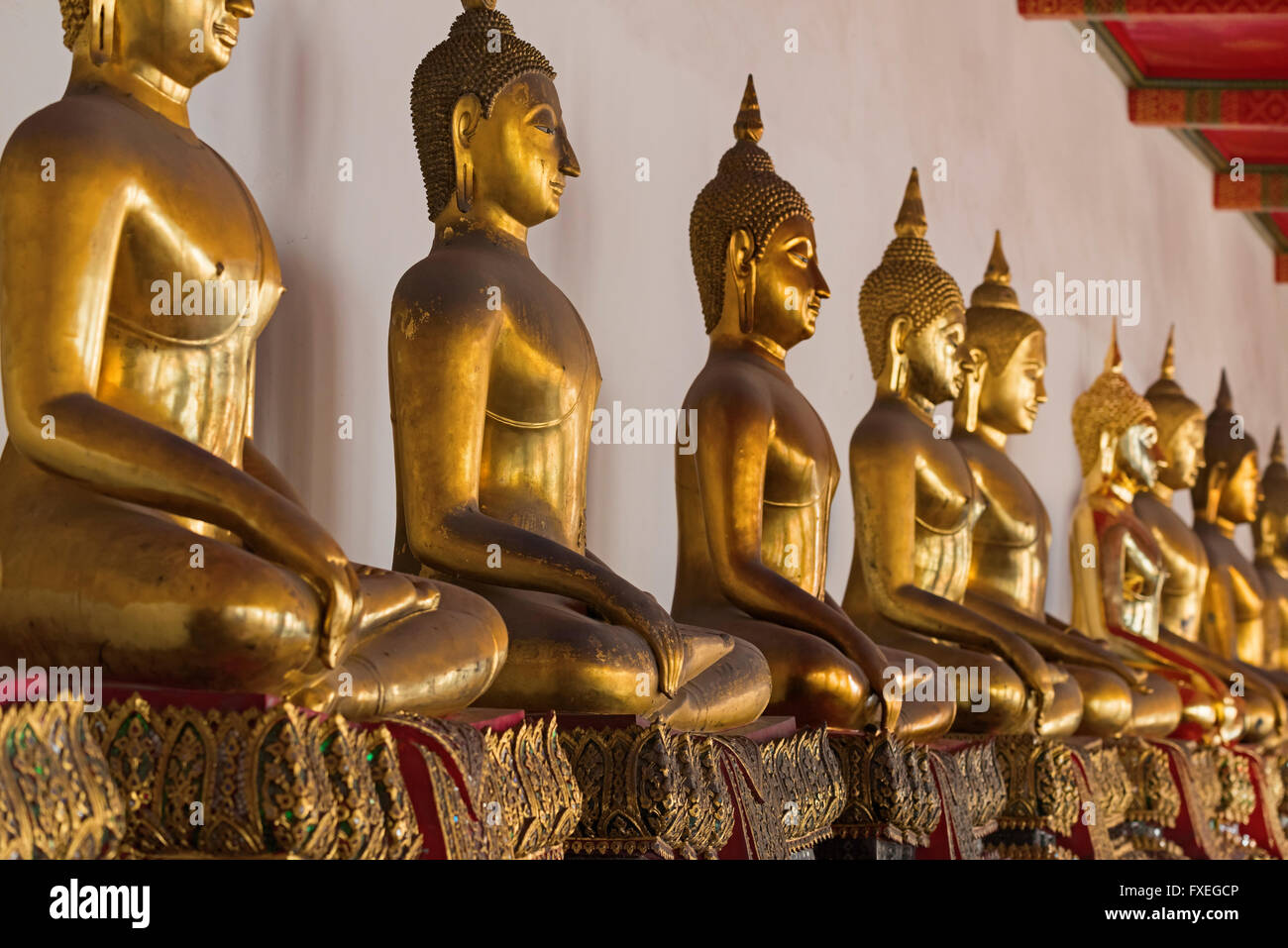 Bouddhas d'or de Wat Pho Bangkok Thaïlande Banque D'Images
