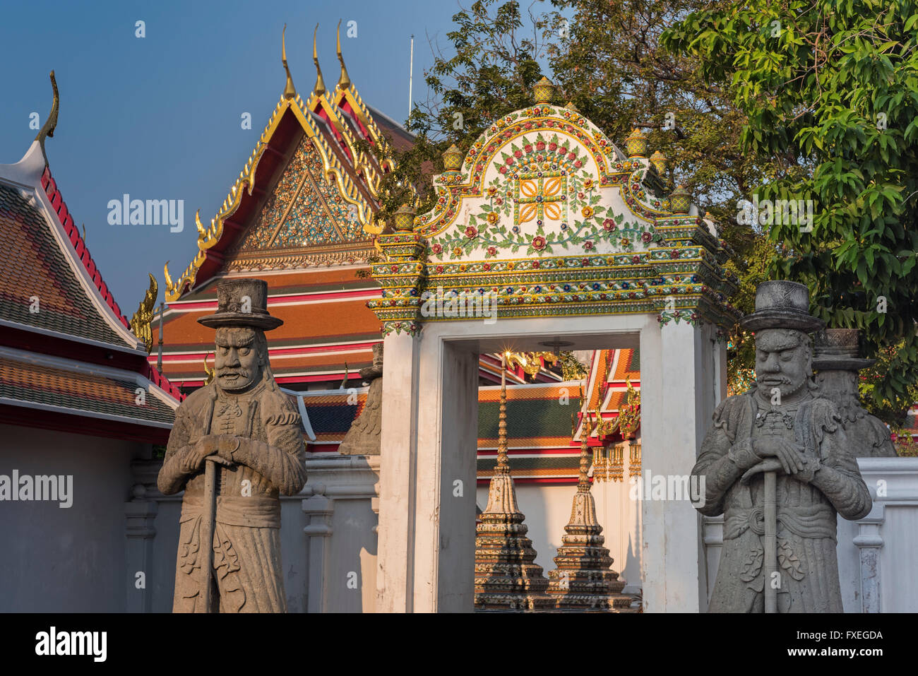 Wat Pho Bangkok Thaïlande Farang guards Banque D'Images