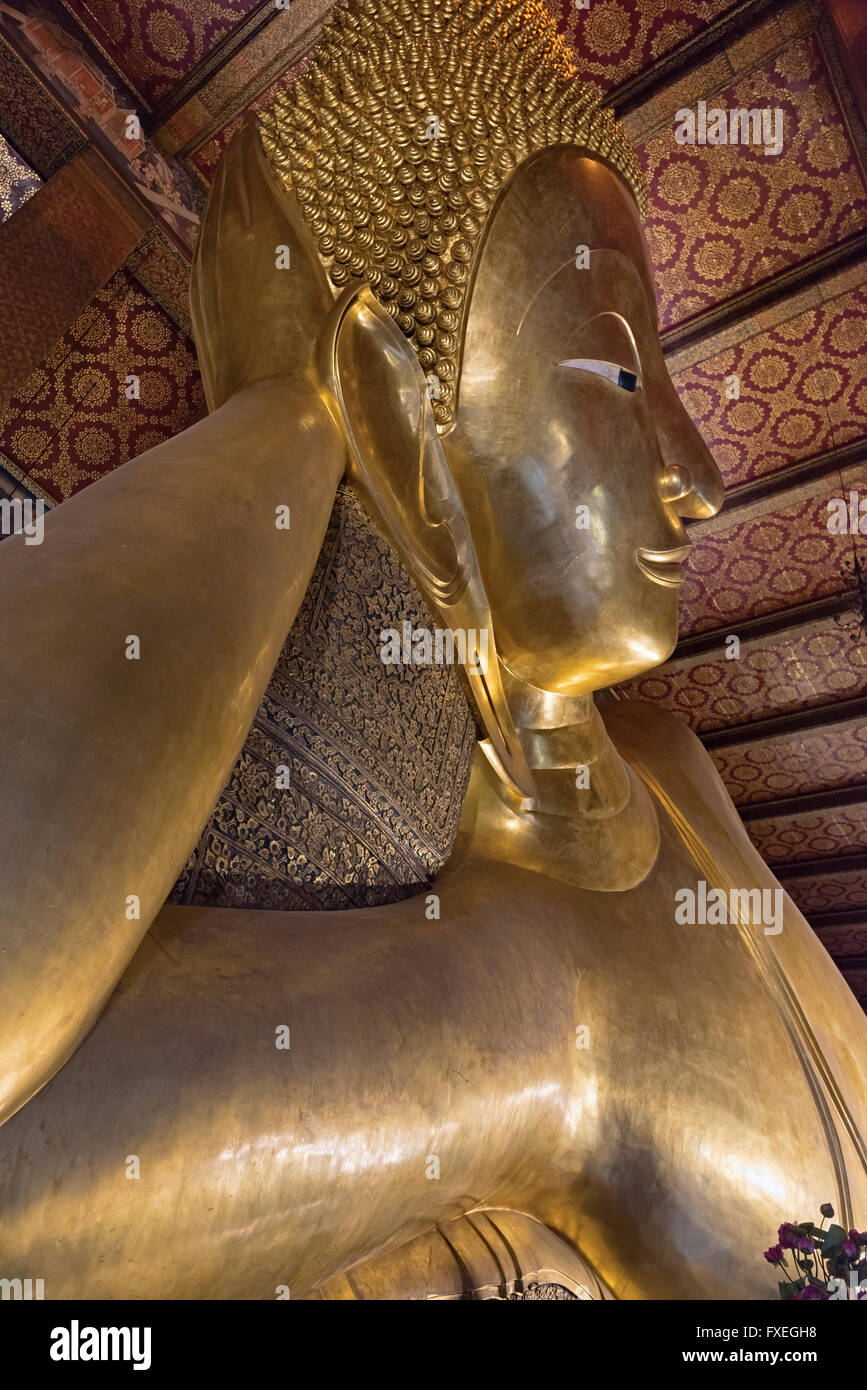 Bouddha couché de Wat Pho Bangkok Thaïlande Banque D'Images