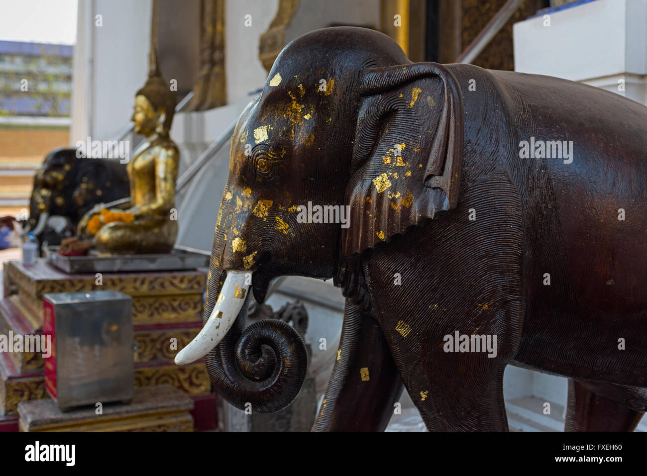 Éléphant statue Wat Suthat à Bangkok en Thaïlande Banque D'Images
