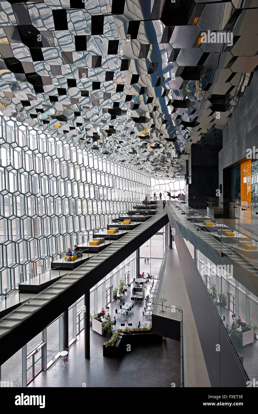 L'intérieur, Harpa Concert Hall et centre de conférences, Reykjavik, Islande Banque D'Images