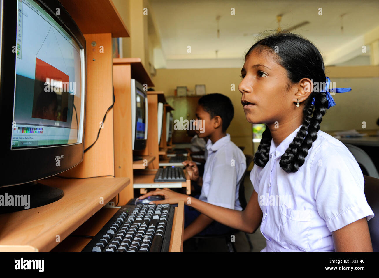 Sri Lanka Colombo, Samata Sarana, projet par l'église catholique pour l'éducation numérique des enfants des bidonvilles / Hilfsprojekt kirchliches Samata Sarana, digitale Bildung fuer Kinder aus Bidonvilles Banque D'Images