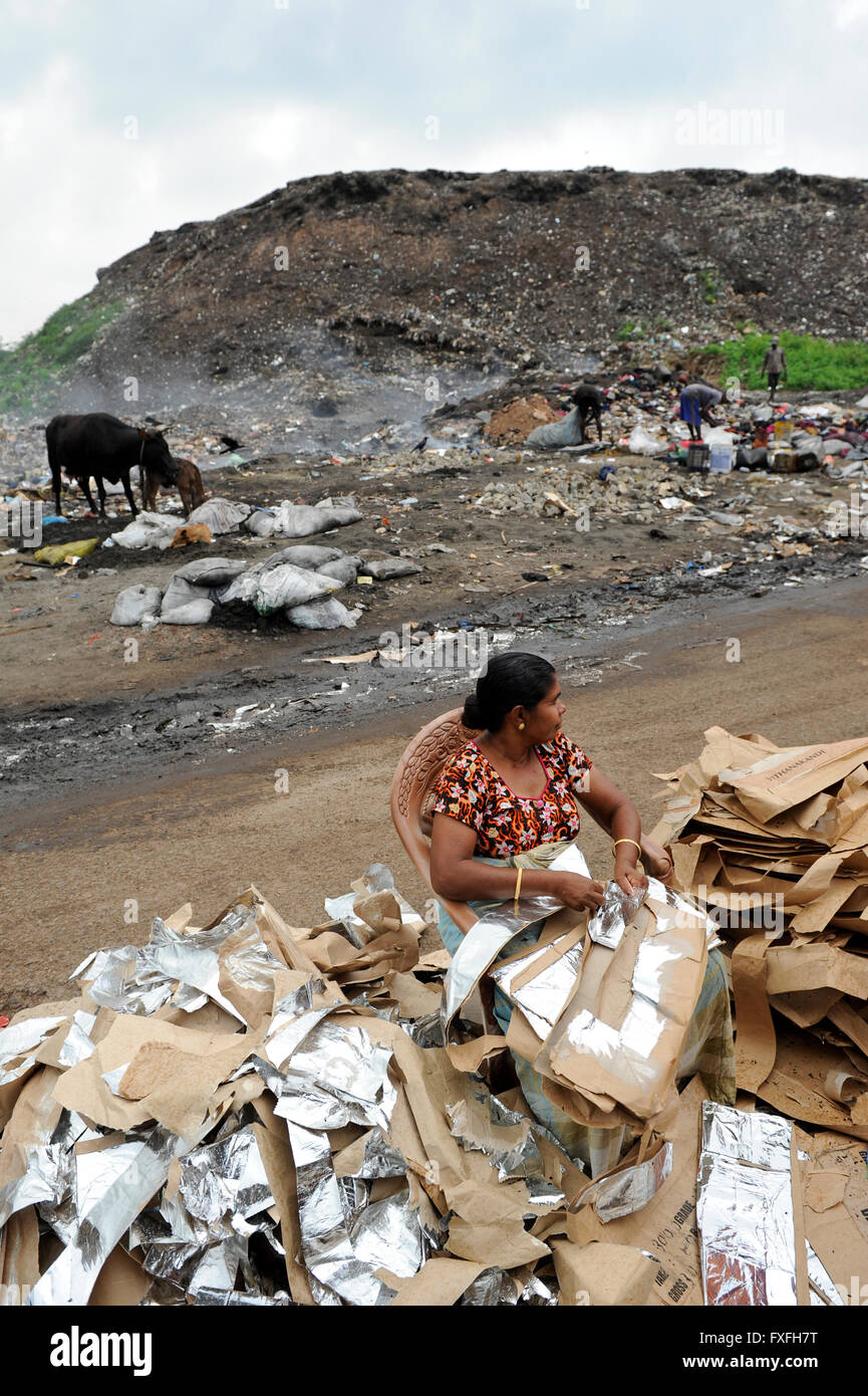 Sri Lanka Colombo, la montagne de déchets à Bloemendhal Road, rag picker / Muellberg Bloemendhal bei der Road, Muellsammler Banque D'Images
