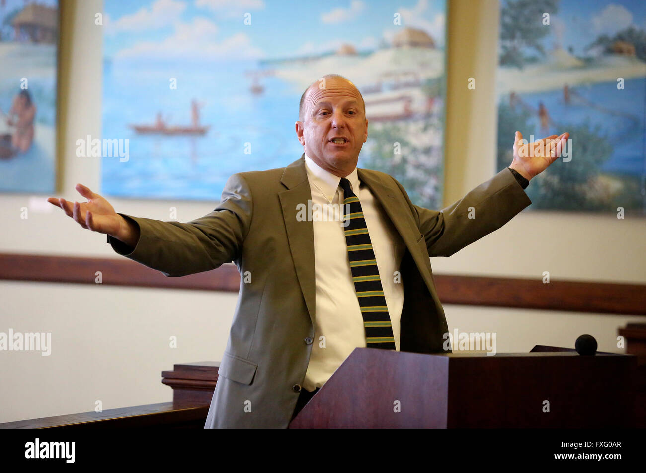 En Floride, aux États-Unis. Apr 15, 2016. Procureur John B. Cleary, Jr. participe au Palm Beach Association des avocats de la Défense' 2e concours annuel de fin d'Argument au palais de justice du comté de 1916 à West Palm Beach Vendredi, Avril 15, 2016. © Bruce R. Bennett/Le Palm Beach Post/ZUMA/Alamy Fil Live News Banque D'Images