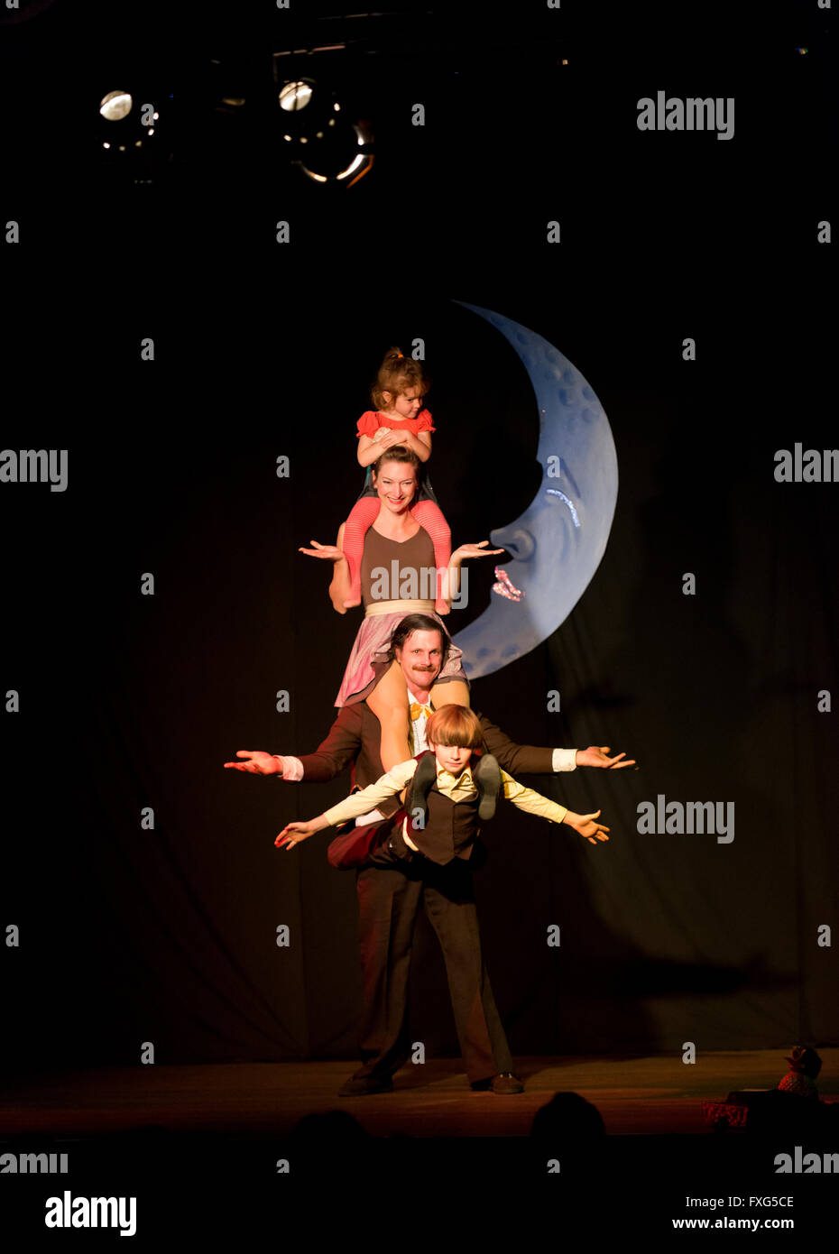 Le Pitts Family Circus effectue à Nimbin au Blue Moon Cabaret. Banque D'Images