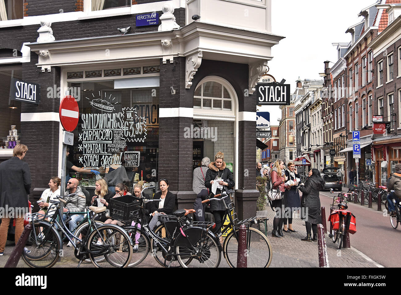 Stach dutch Deli ( Broodjeszaak ) Kerkstraat 5 Amsterdam Pays-Bas ( Stach est une petite boutique avec principalement des produits frais. Pain, repas, soupes et épicerie.) Banque D'Images