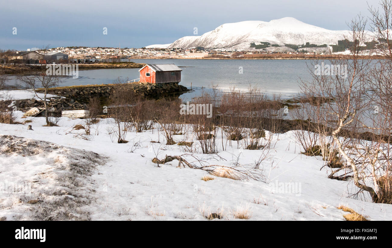 Avis de Stokmarknes et Hadsel fjord sur Vesteralen dans le nord de la Norvège Banque D'Images