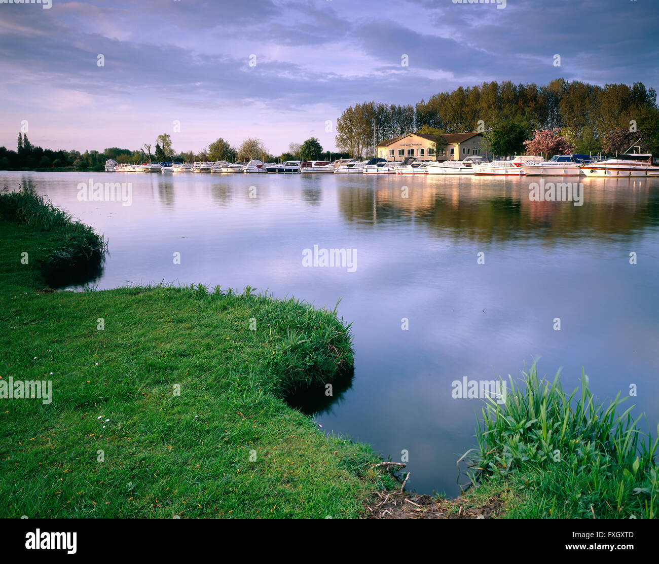 River Great Ouse à Riverside Park, St neots, Cambridgeshire, Angleterre Banque D'Images