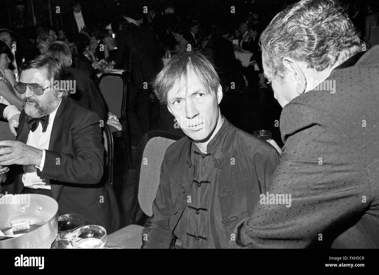 Der amerikanische Acteurs et Actrices David Carradine beim Deutschen Filmball am 16.01.1976 in München, Deutschland 1970 er Jahre. L'acteur américain David Carradine au Deutscher Filmball le 16 janvier 1976 à Munich, Allemagne des années 1970. 24x36 swNegV116 Banque D'Images