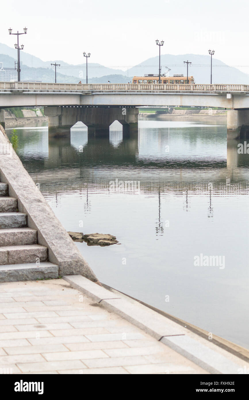 Tramway sur le pont Aioi Aioi & Rivière, Hiroshima (bombardement