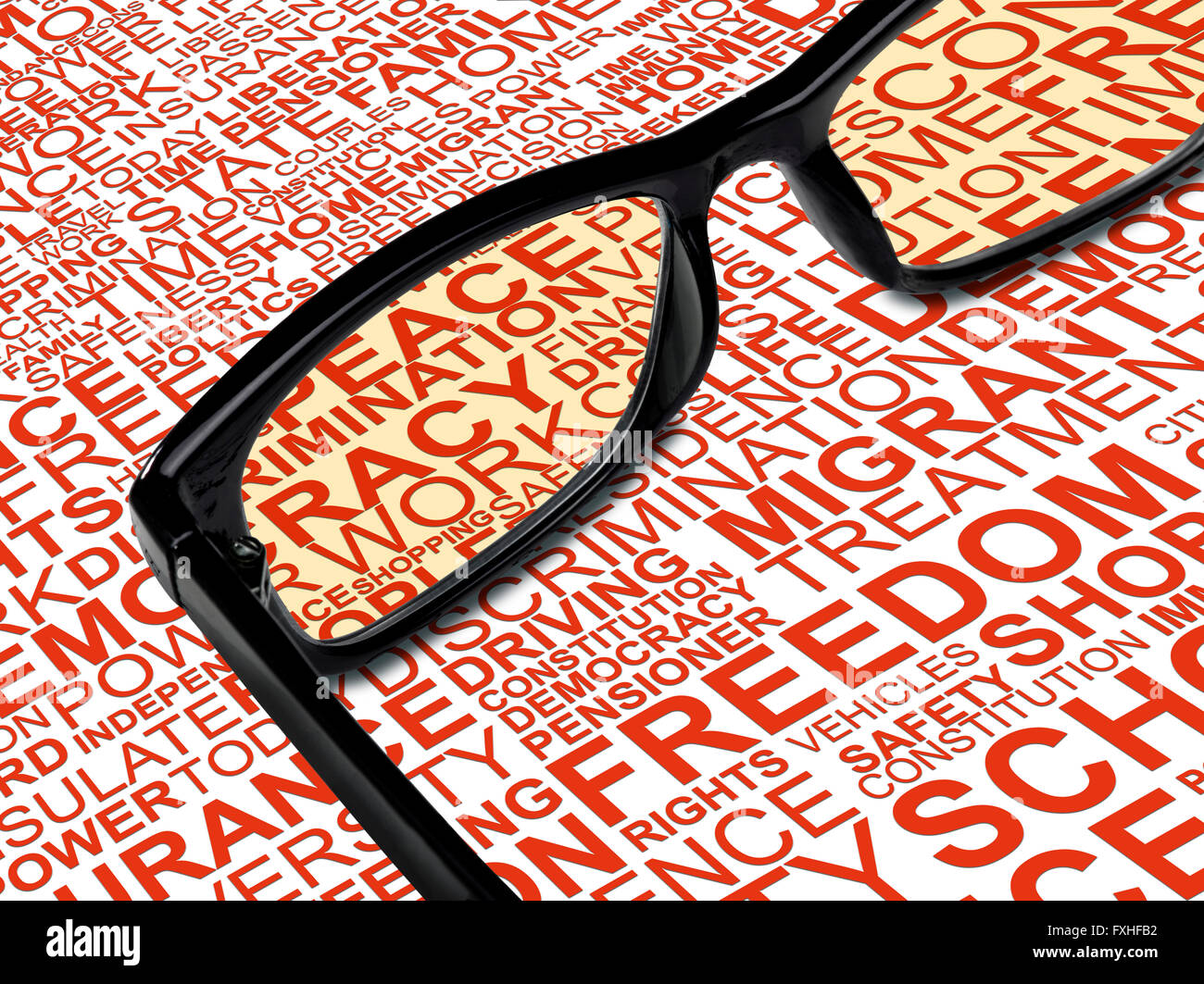 Une paire de lunettes noires avec fond nuage de mots concept des droits de l'homme Banque D'Images