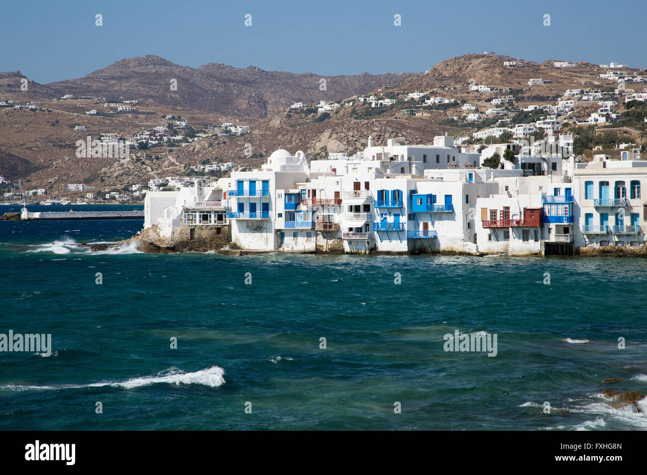 Vue sur la mer de la célèbre Mykonos moulins à vent Banque D'Images