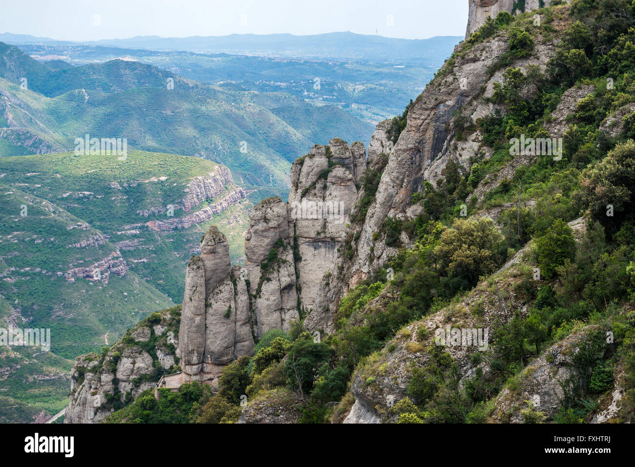 Vue aérienne de l'abbaye bénédictine Santa Maria de Montserrat sur la montagne de Montserrat à Monistrol de Montserrat, Espagne Banque D'Images