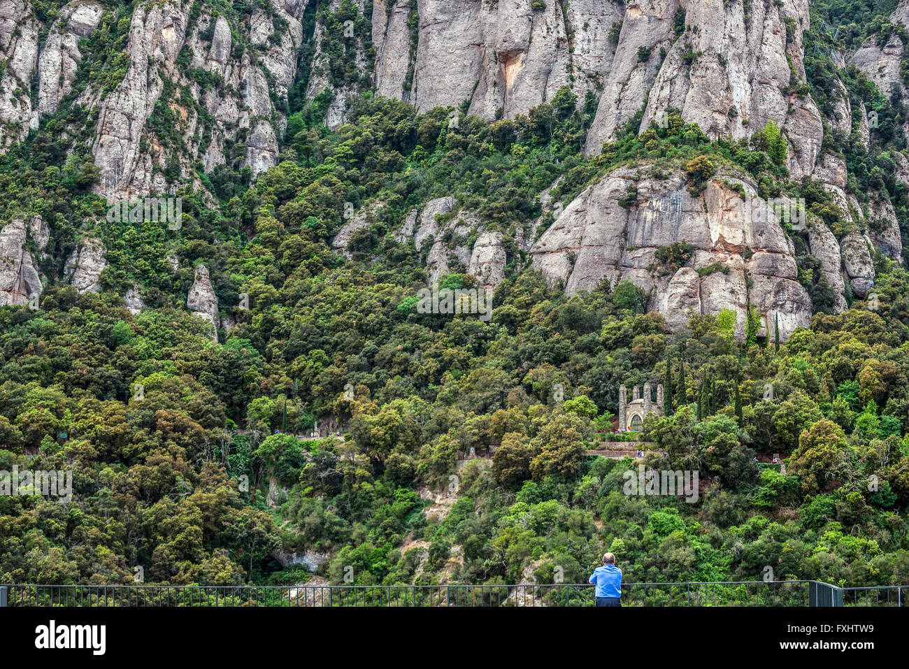 Terrasse vue abbaye bénédictine de Santa Maria de Montserrat sur la montagne de Montserrat à Monistrol de Montserrat, en Catalogne, Espagne Banque D'Images