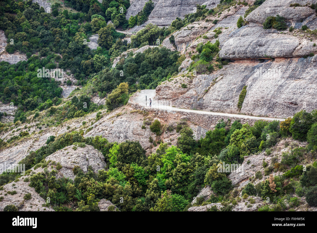 Procès touristiques dans Montserrat montagnes près de abbaye bénédictine Santa Maria de Montserrat, Monistrol de Montserrat, Espagne Banque D'Images