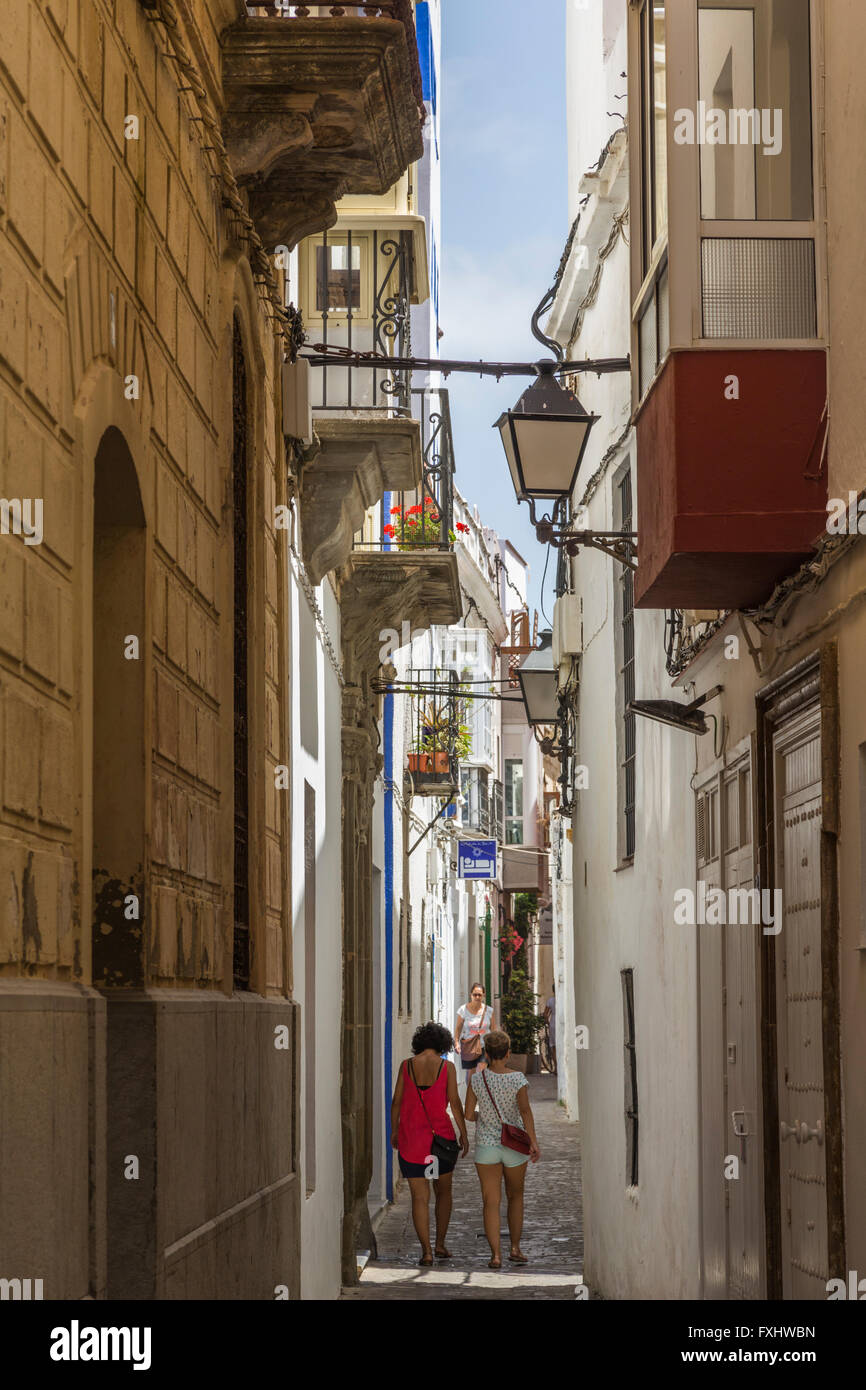 Tarifa, Costa de la Luz, Province de Cadiz, Andalousie, Espagne du sud. Ruelle de la vieille ville. Banque D'Images