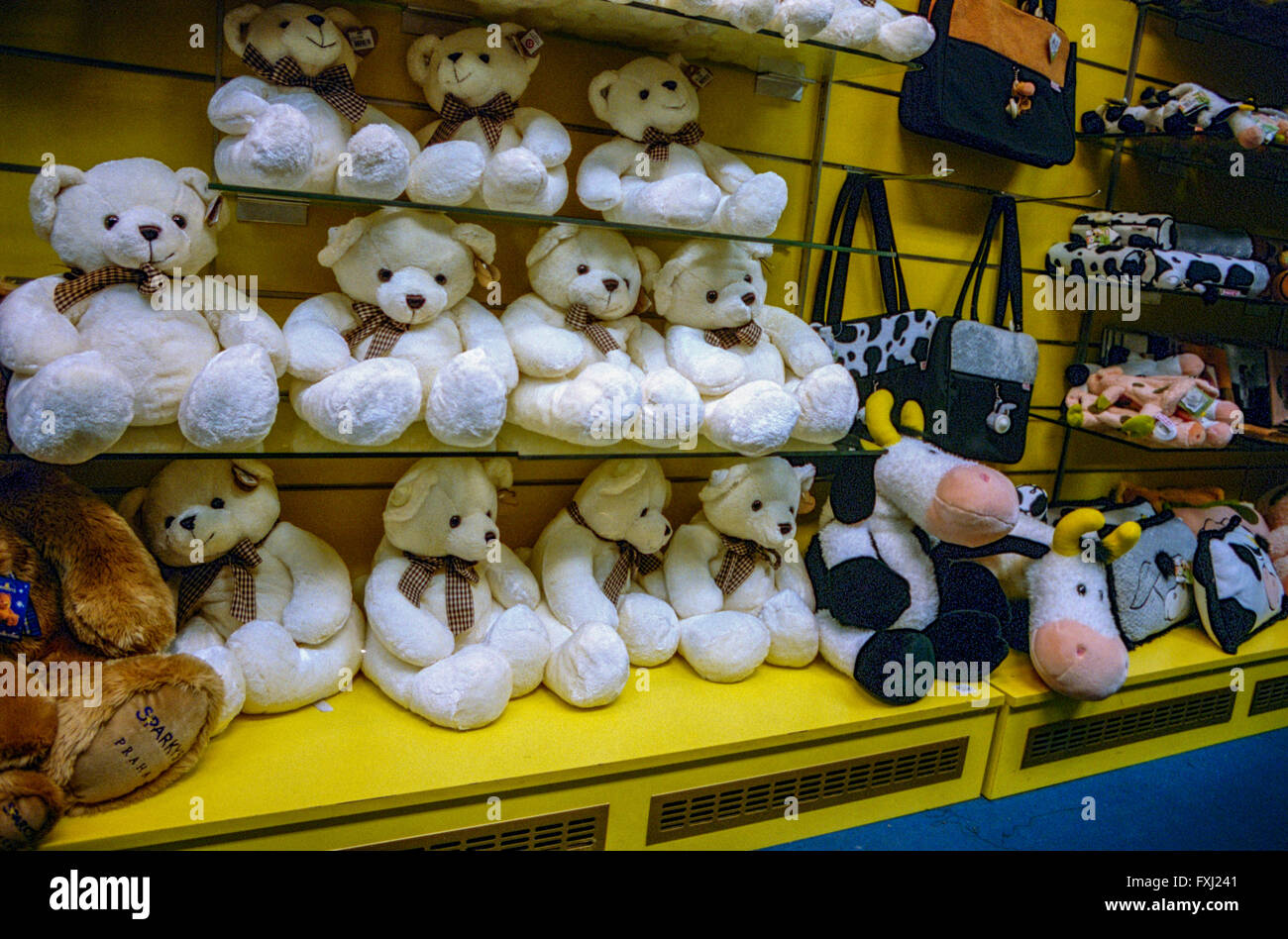 Stocker les jouets pour enfants, magasin d'ours en peluche étagère Prague, République Tchèque Banque D'Images