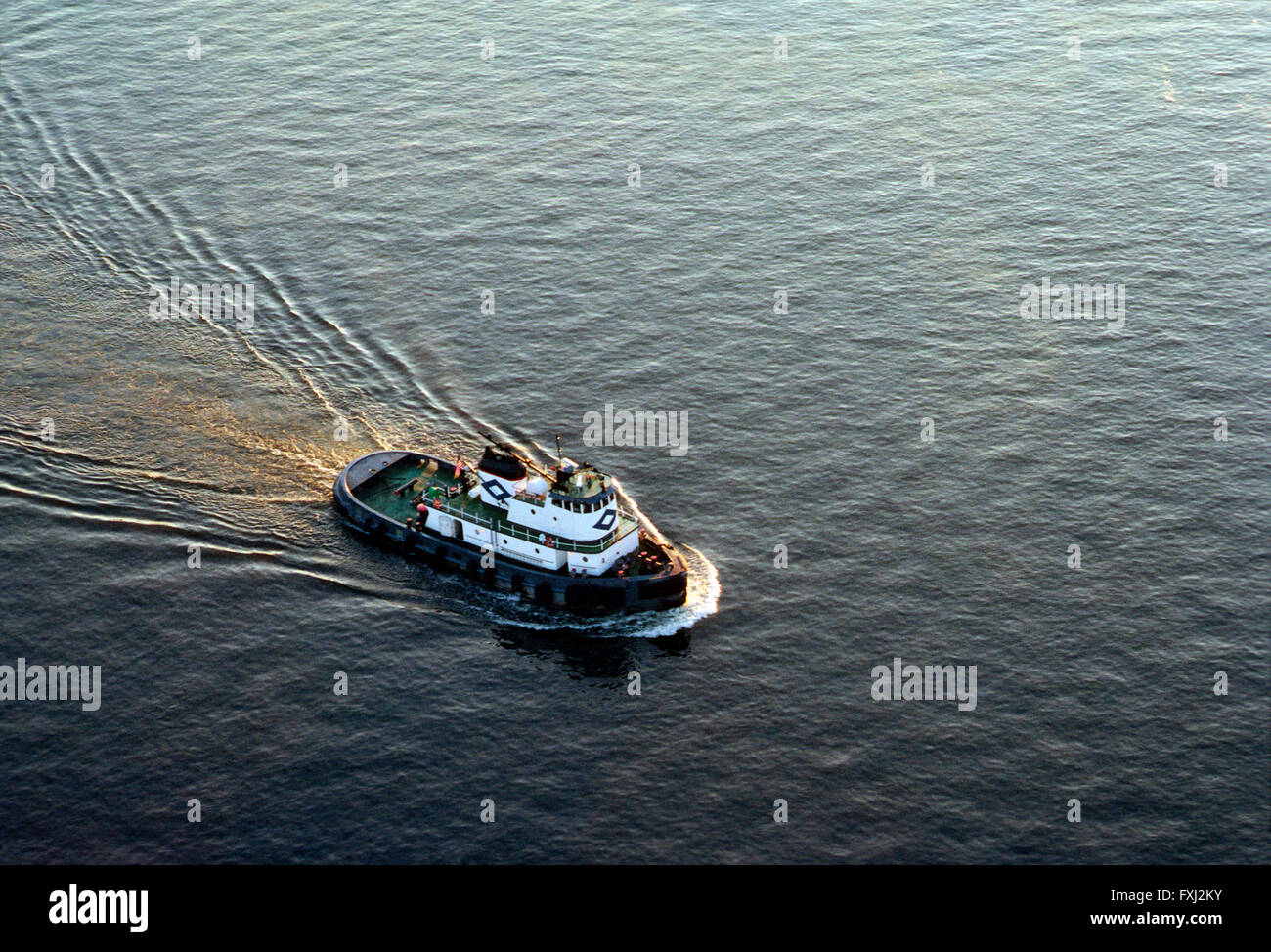 Vue aérienne de remorqueur dans Delaware River près de Philadelphie, Pennsylvanie : USA Banque D'Images