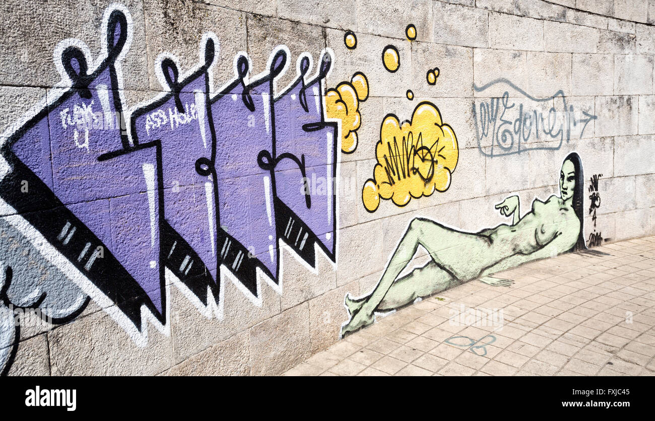 Exemple de l'Art de rue sur un mur public non autorisé au Portugal. Pas de liberté parce que les artistes sont inconnus. Banque D'Images