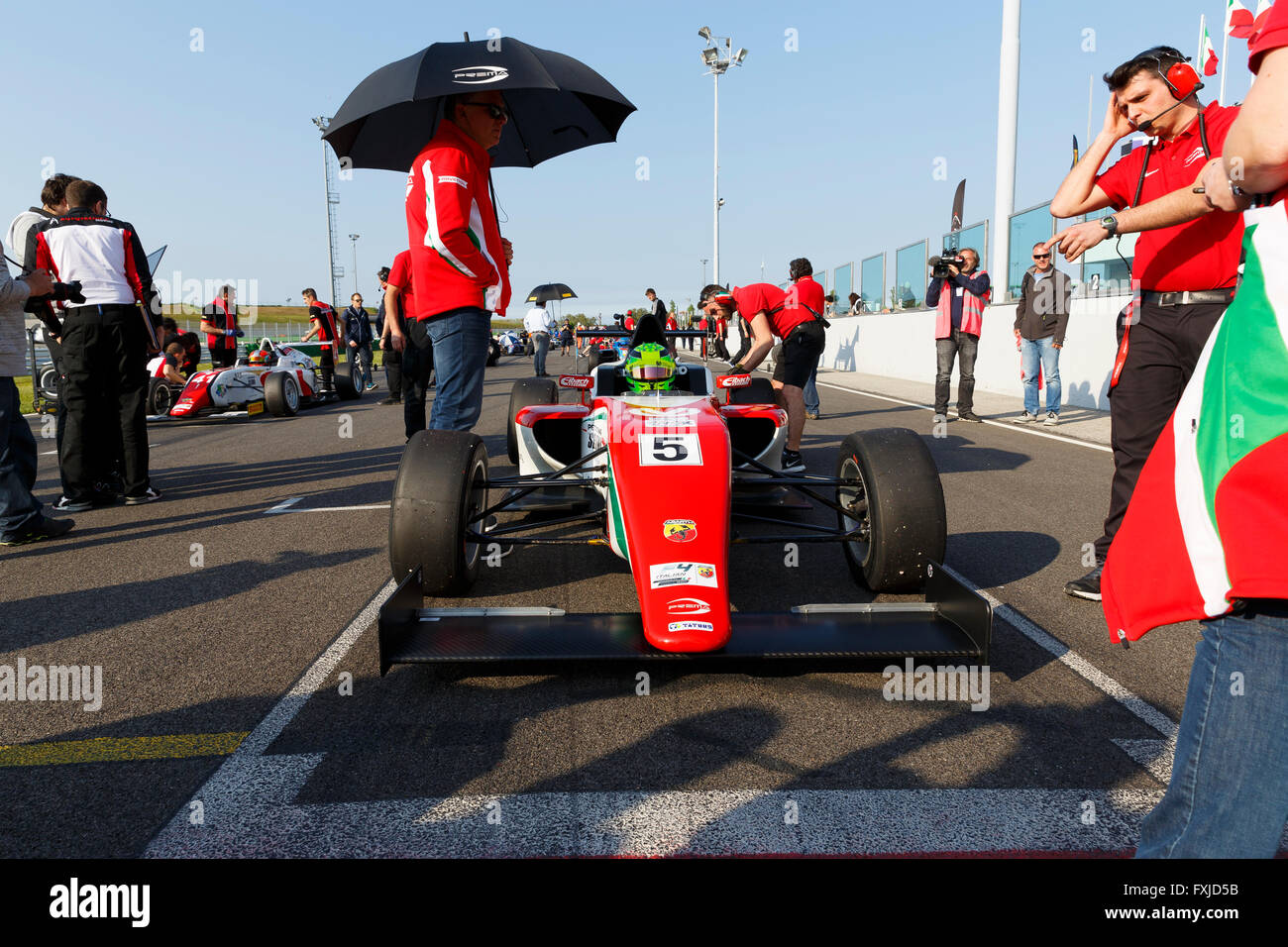 Misano Adriatico, Italie - 10 Avril 2016 : Une Tatuus F4 T014 Abarth de Prema Power Team, équipe entraînée par Mick Schumacher Banque D'Images