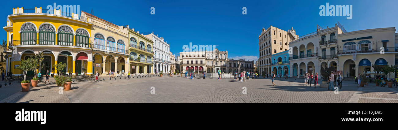 Vue panoramique horizontal (3 photo) voir de vieille place à La Havane, Cuba. Banque D'Images