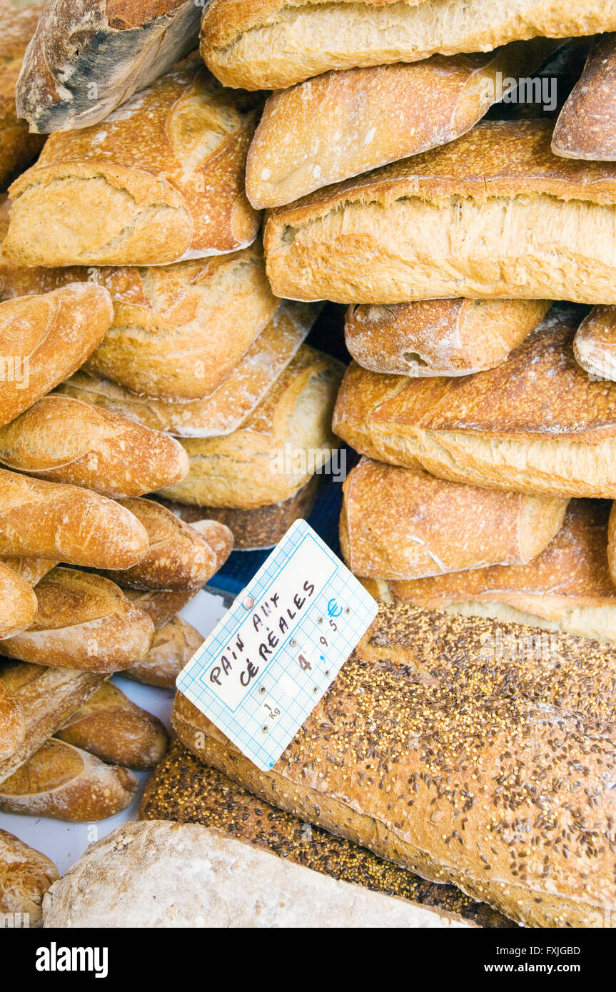 Produits de la ferme au marché de fermiers à Sarlat-la-Canéda dans le sud-ouest de la France Banque D'Images