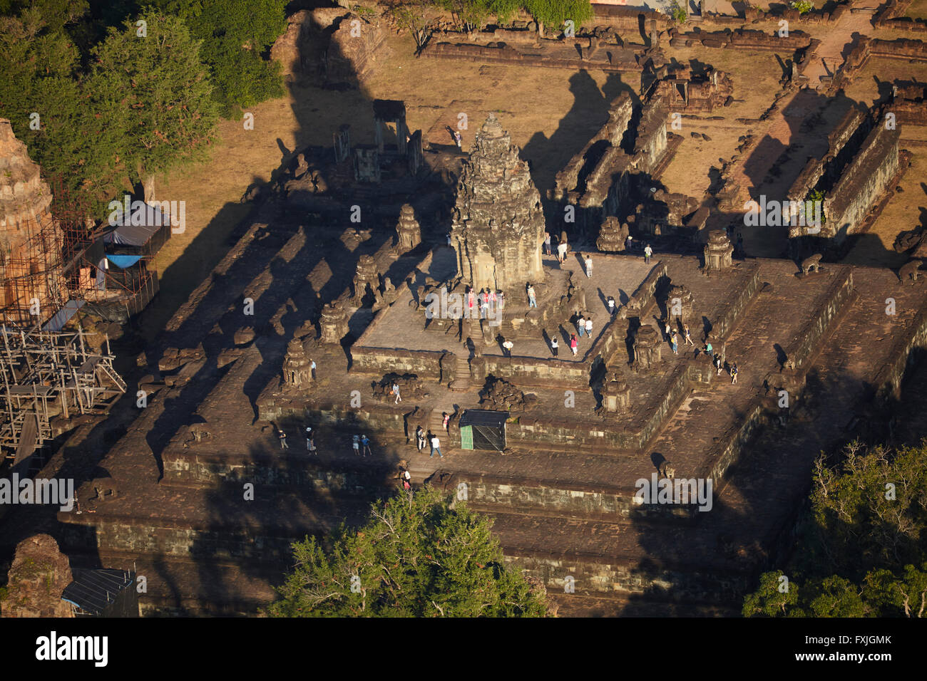 Ruines du temple Bakong (Du ixe siècle), dans le groupe Roluos temple Angkor, Site du patrimoine mondial, près de Siem Reap, Cambodge - vue aérienne Banque D'Images