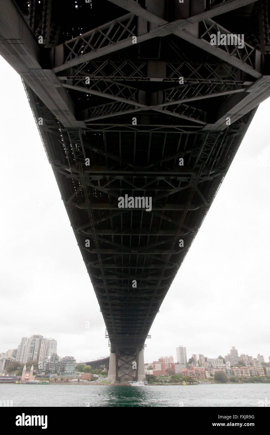 Sous le pont du port de Sydney - Australie Banque D'Images