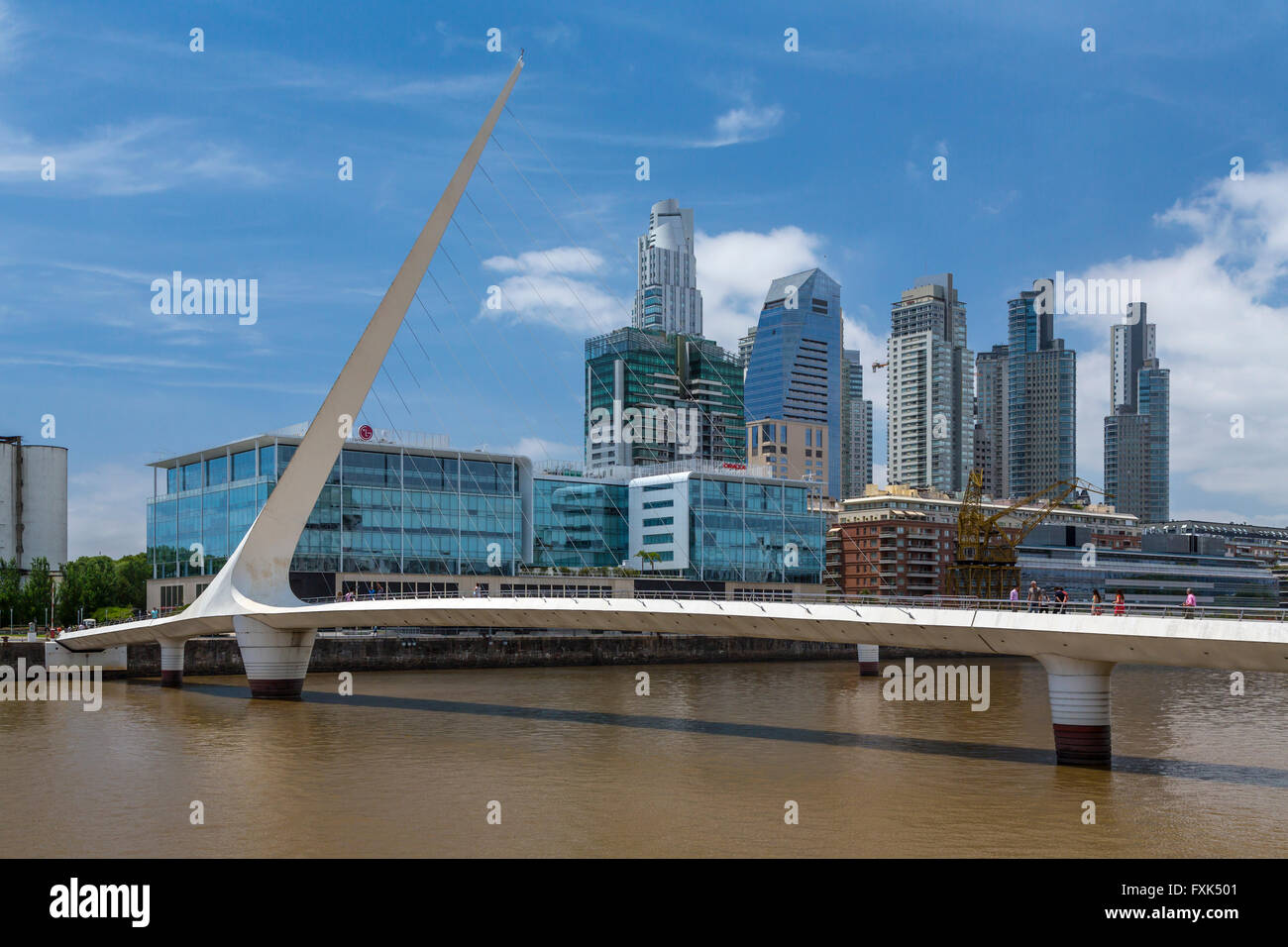 Le Pont de la femme dans le quartier du front de mer de Puerto Madero, Buenos Aires, Argentine, Amérique du Sud. Banque D'Images